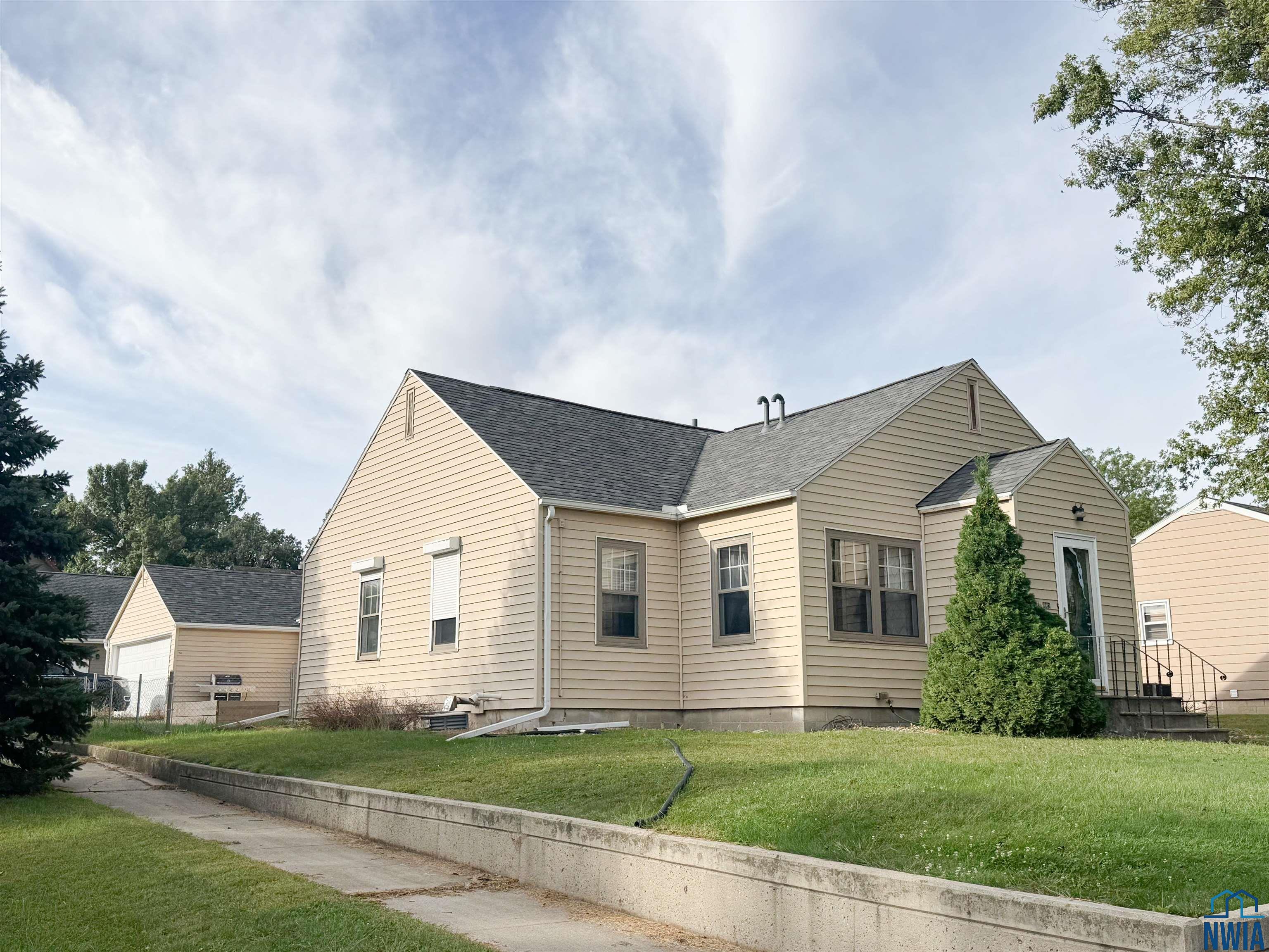 1002 First Ave, Rock Rapids, IA 51246 