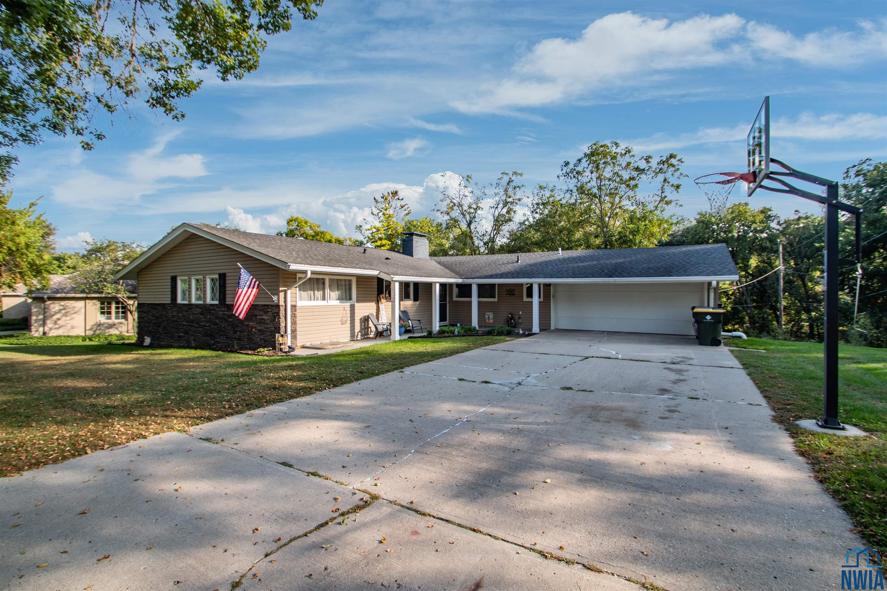 306 Pelletier Dr, Sioux City, IA 51104 