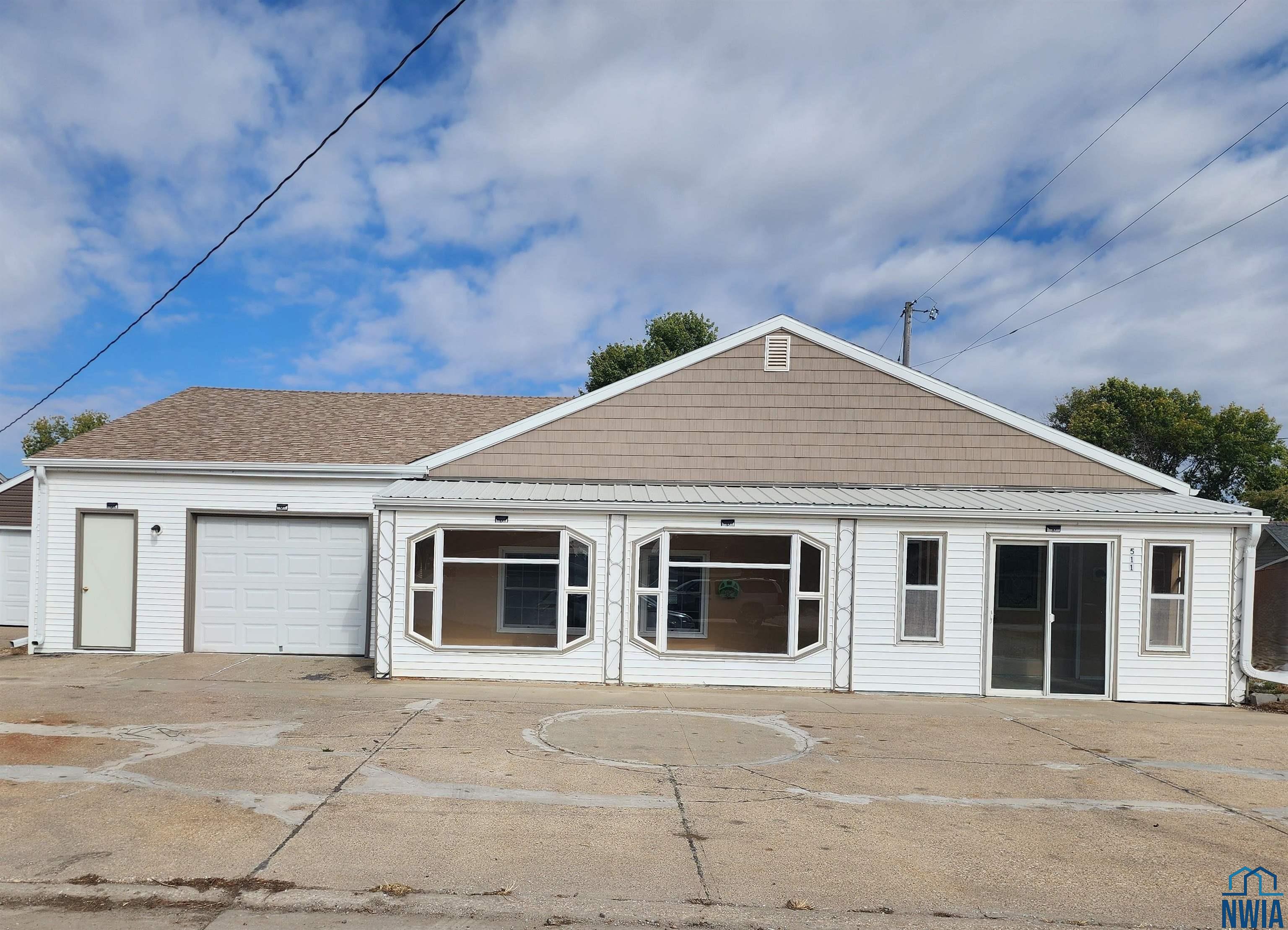 511 5th, Sloan, IA 51055 