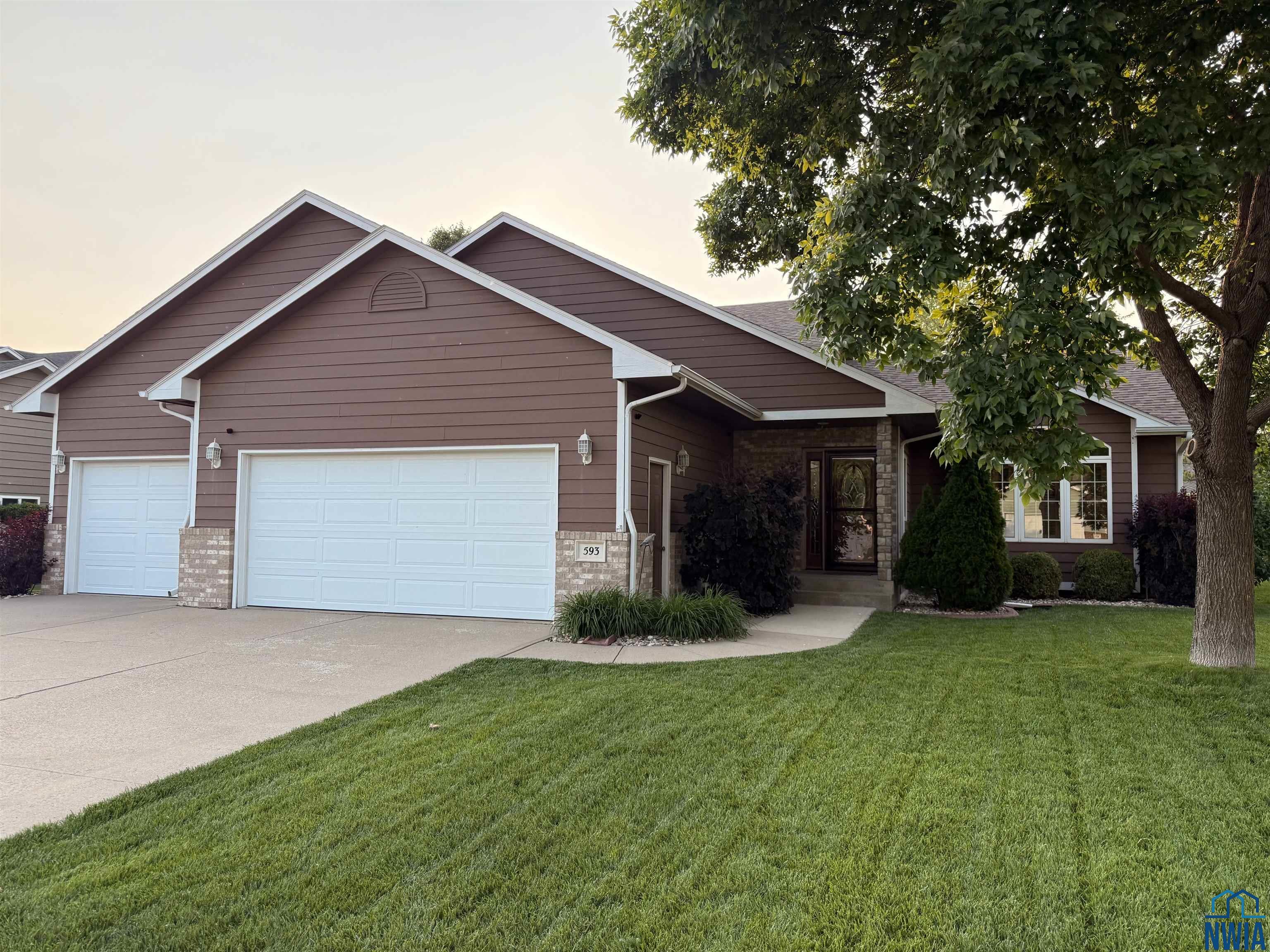 593 Fox Circle, Dakota Dunes, SD 57049 