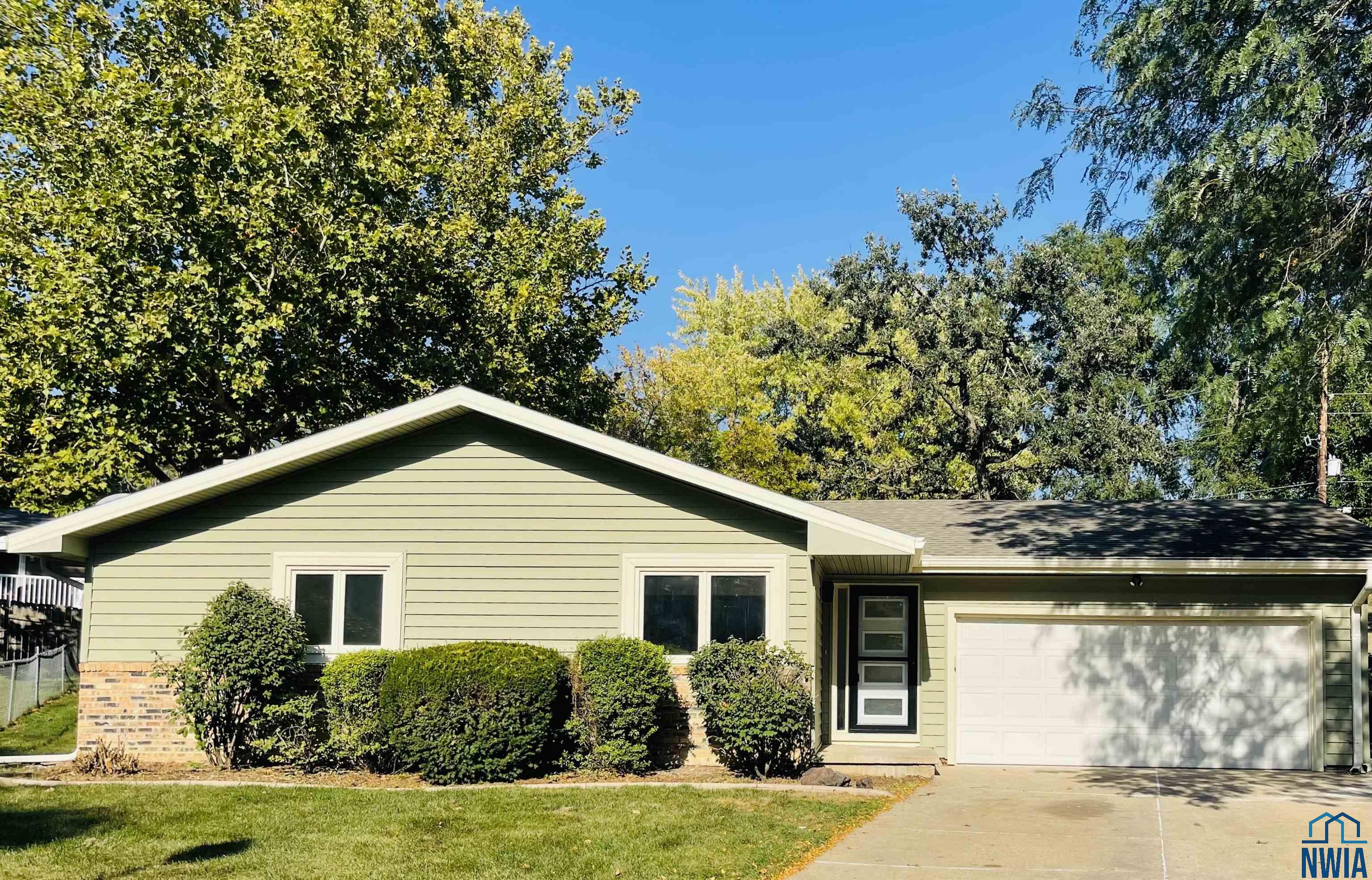 1415 Eric Court, Sioux City, IA 51104 