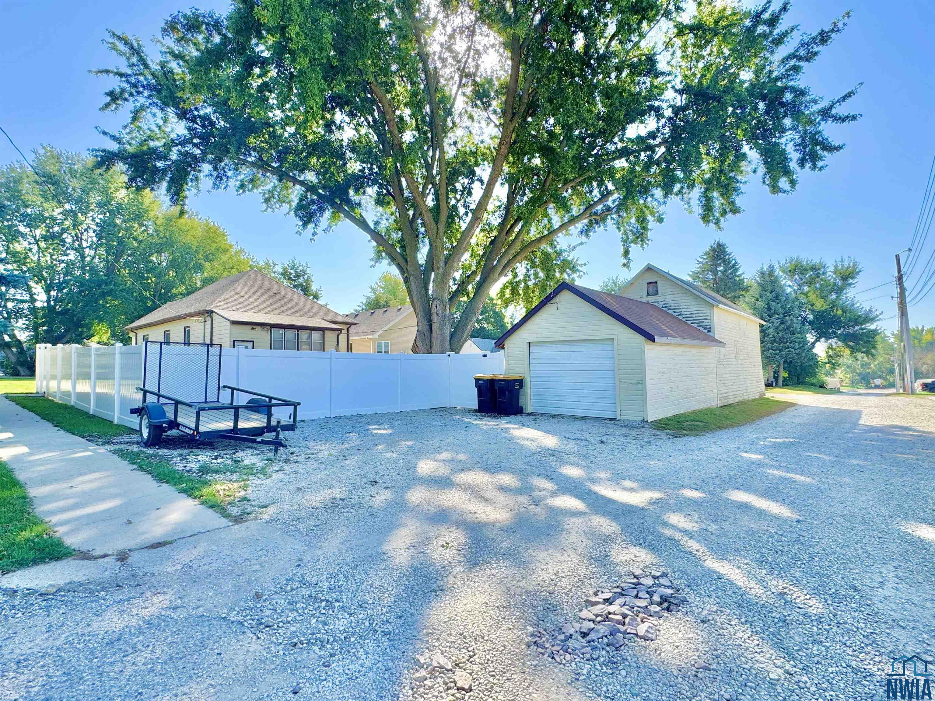 MLS #830561