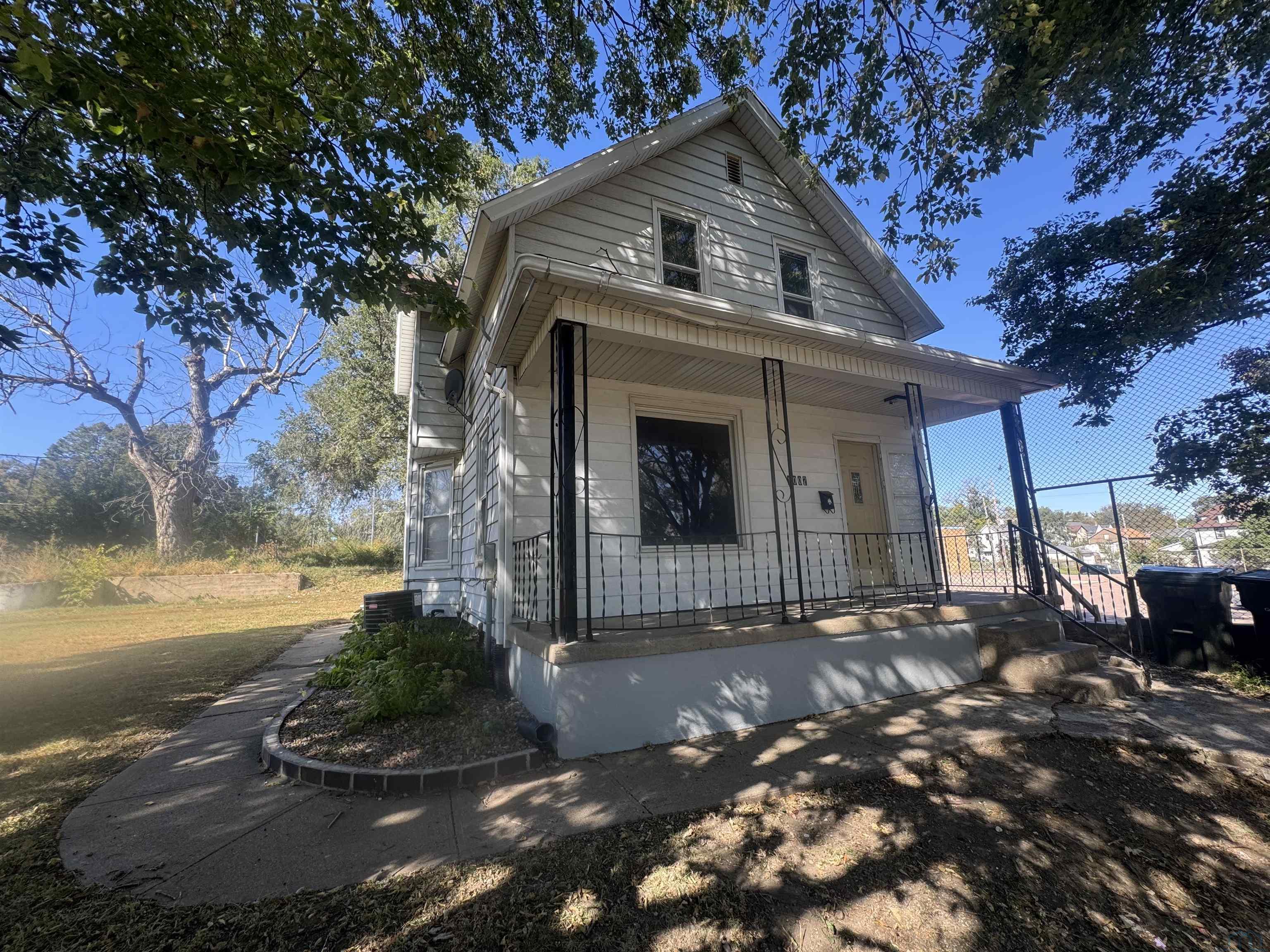 1007 VIRGINIA ST, Sioux City, IA 51105 