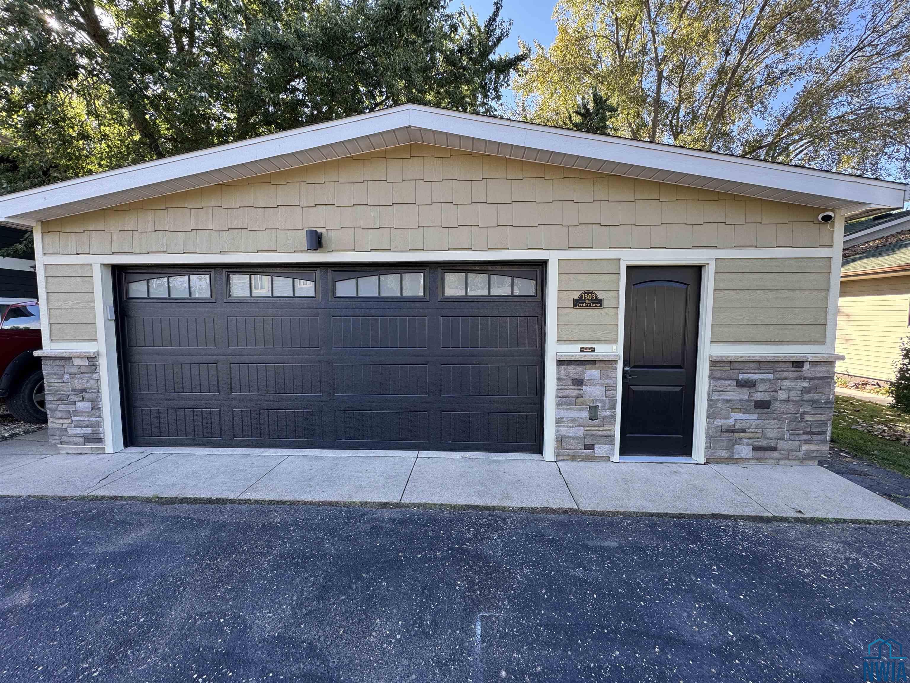 MLS #830569
