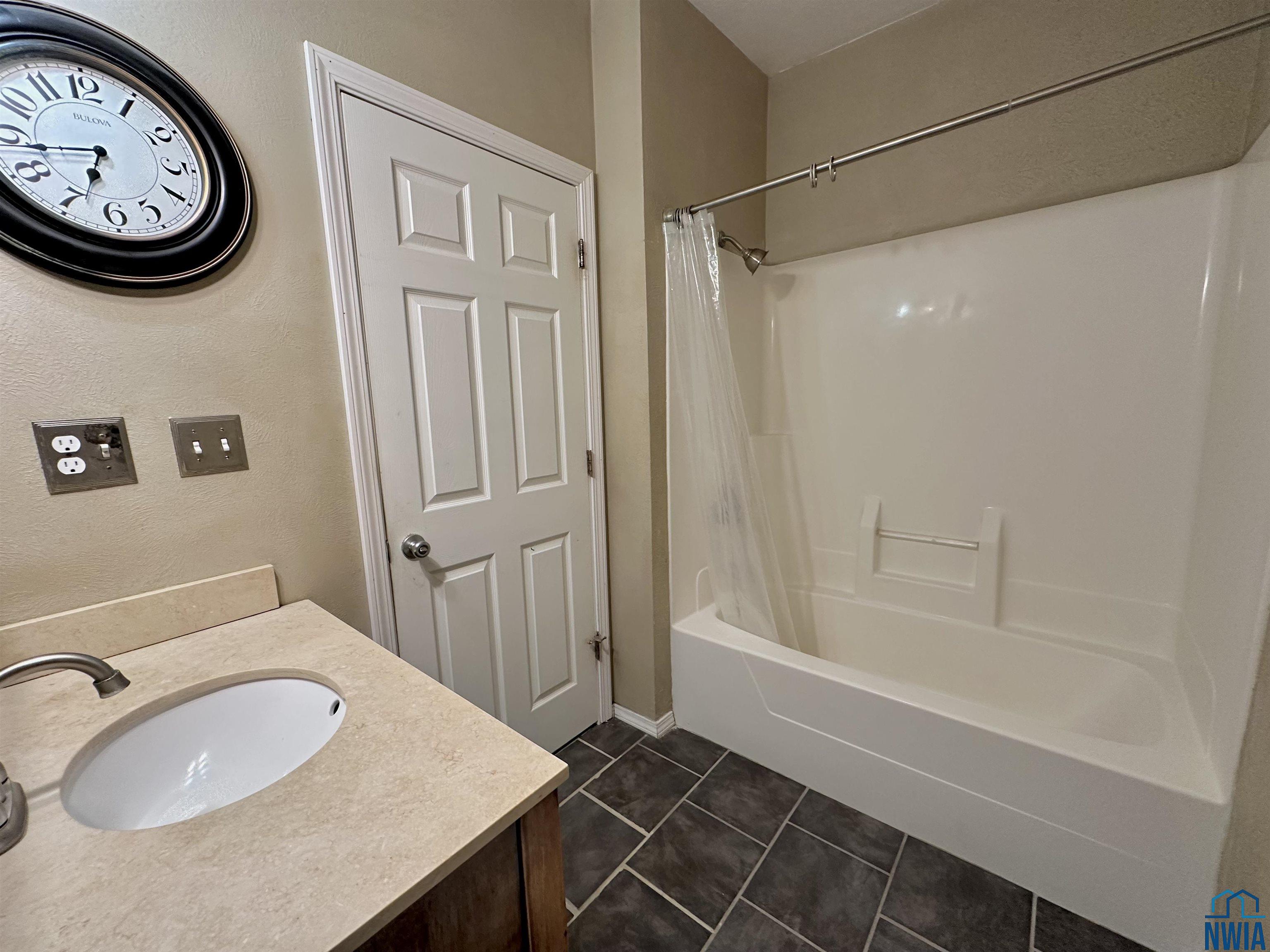 MLS #830571