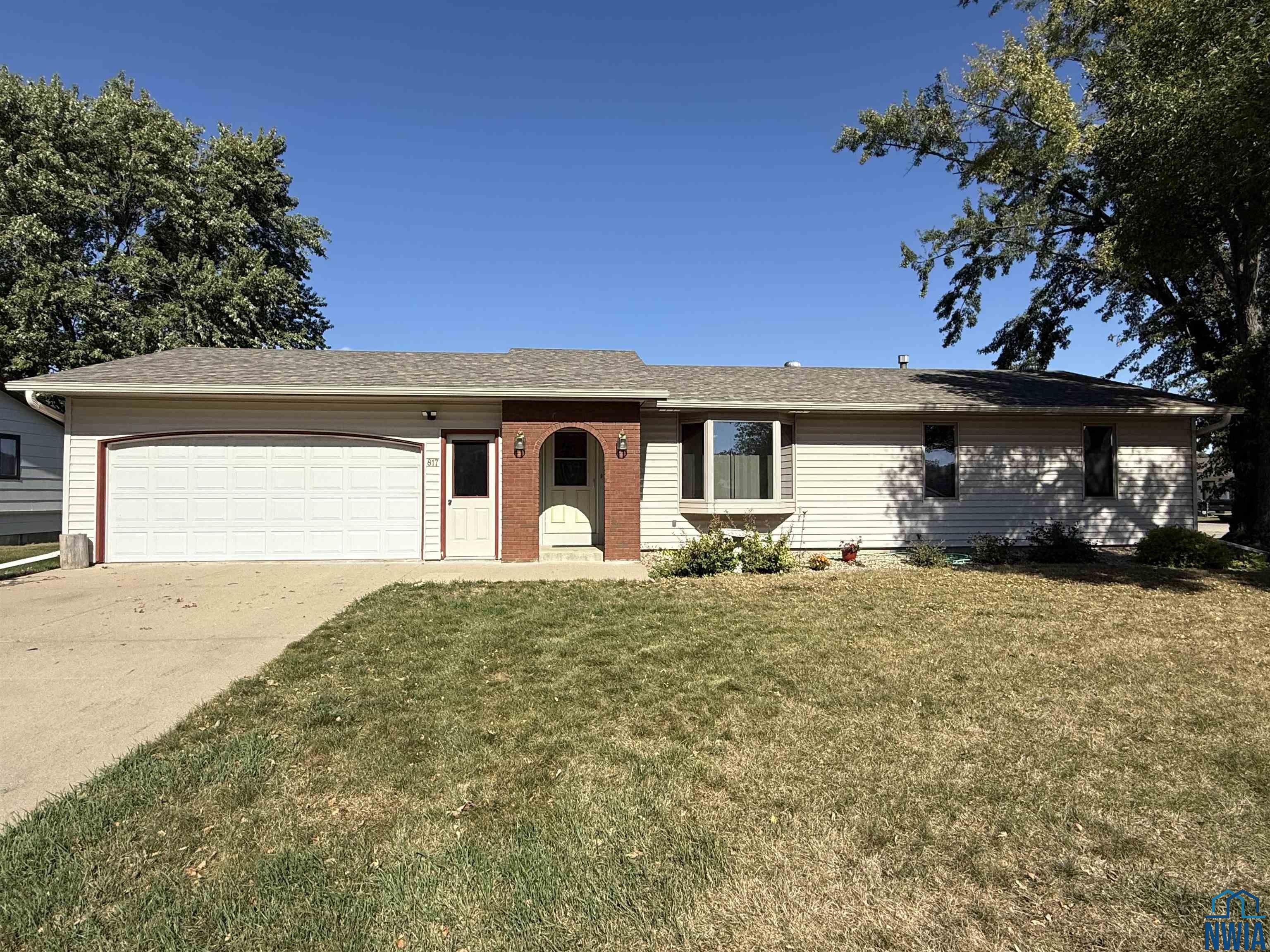 817 18th St						  						 , Hawarden						 , IA						  51023						  