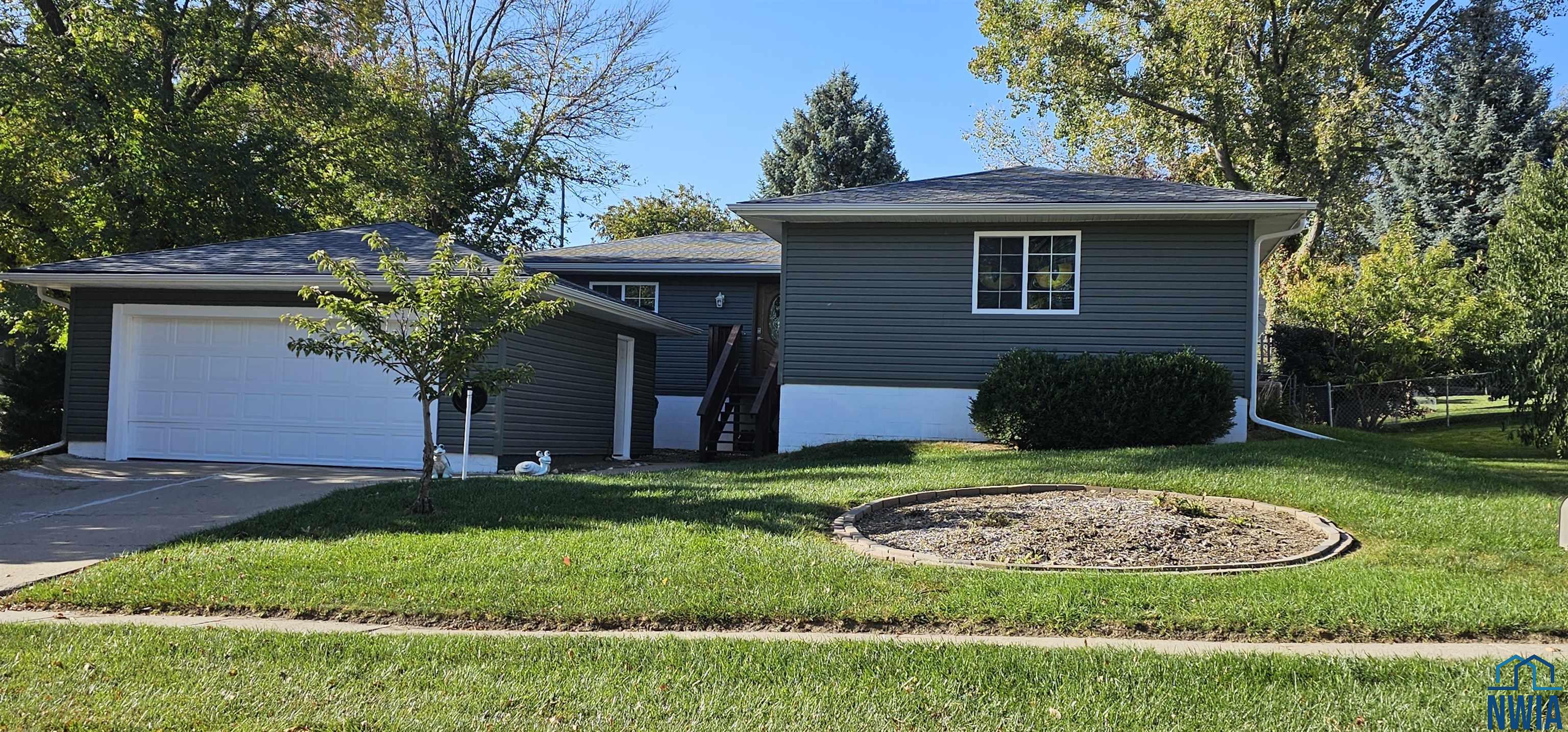 2518 APACHE DR, Sioux City, IA 51104 