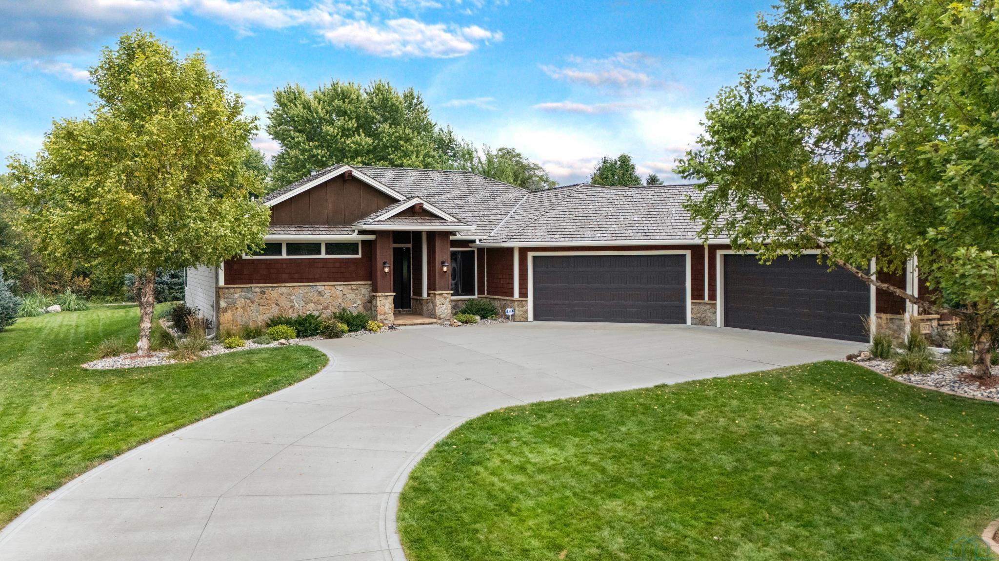 155 Pinehurst Trail W, Dakota Dunes, SD 57049 