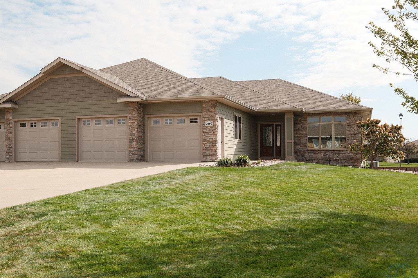2390 Riviera Road, Sioux Center, IA 51250 