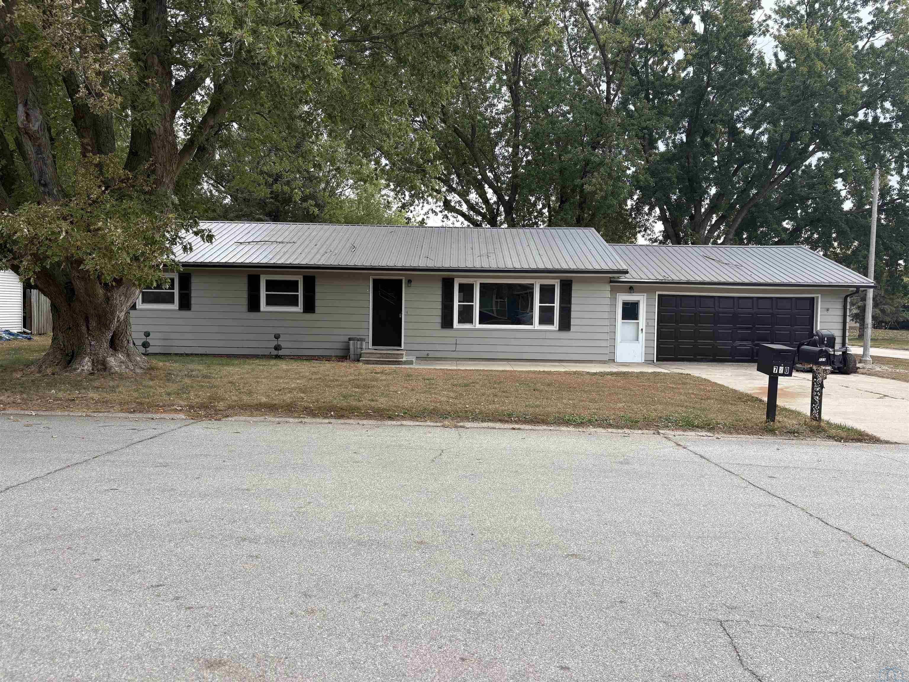 720 HYLAND AVE, Cherokee, IA 51012 