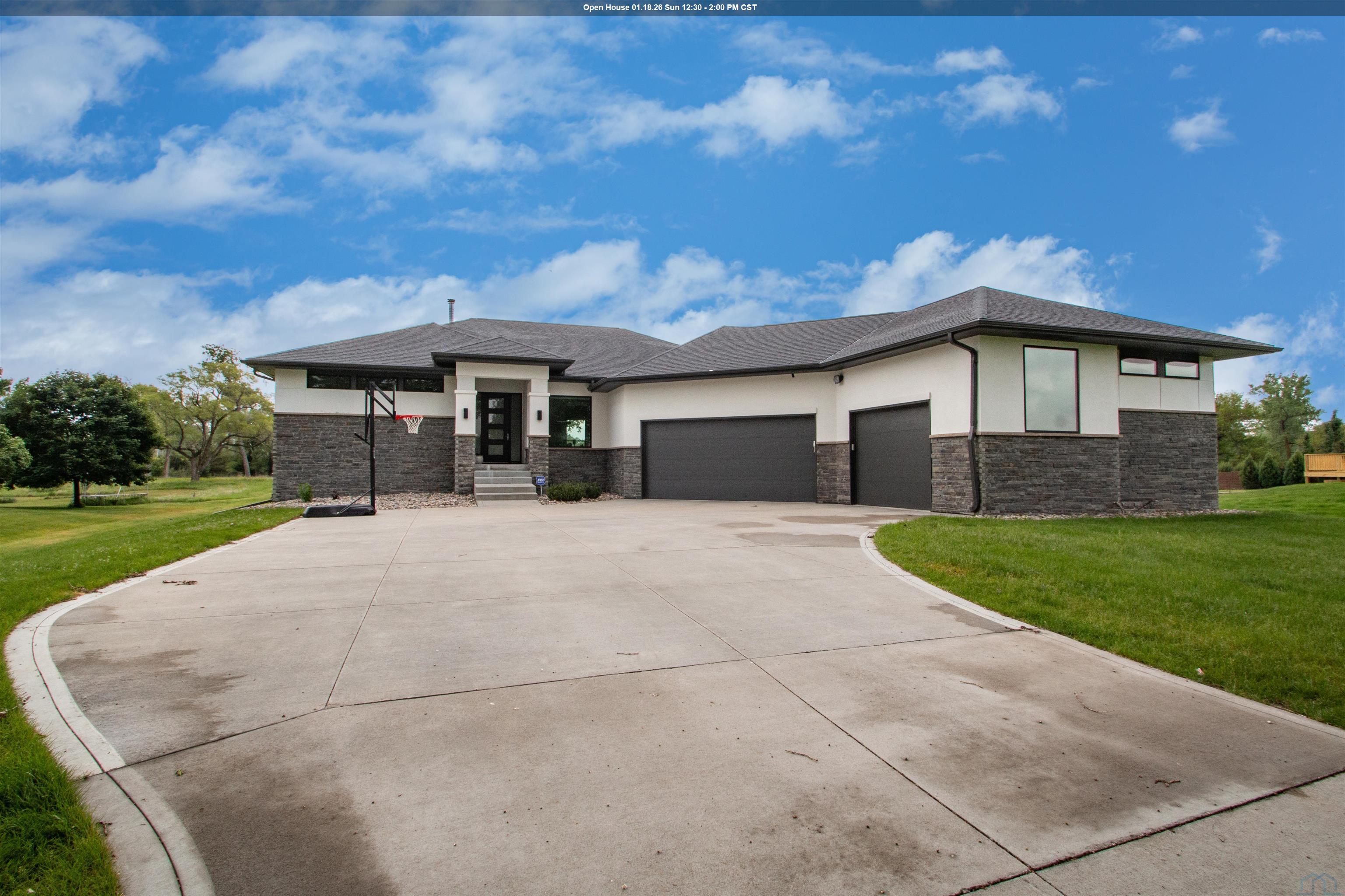 920 Wynstone Drive, Jefferson, SD 57038 