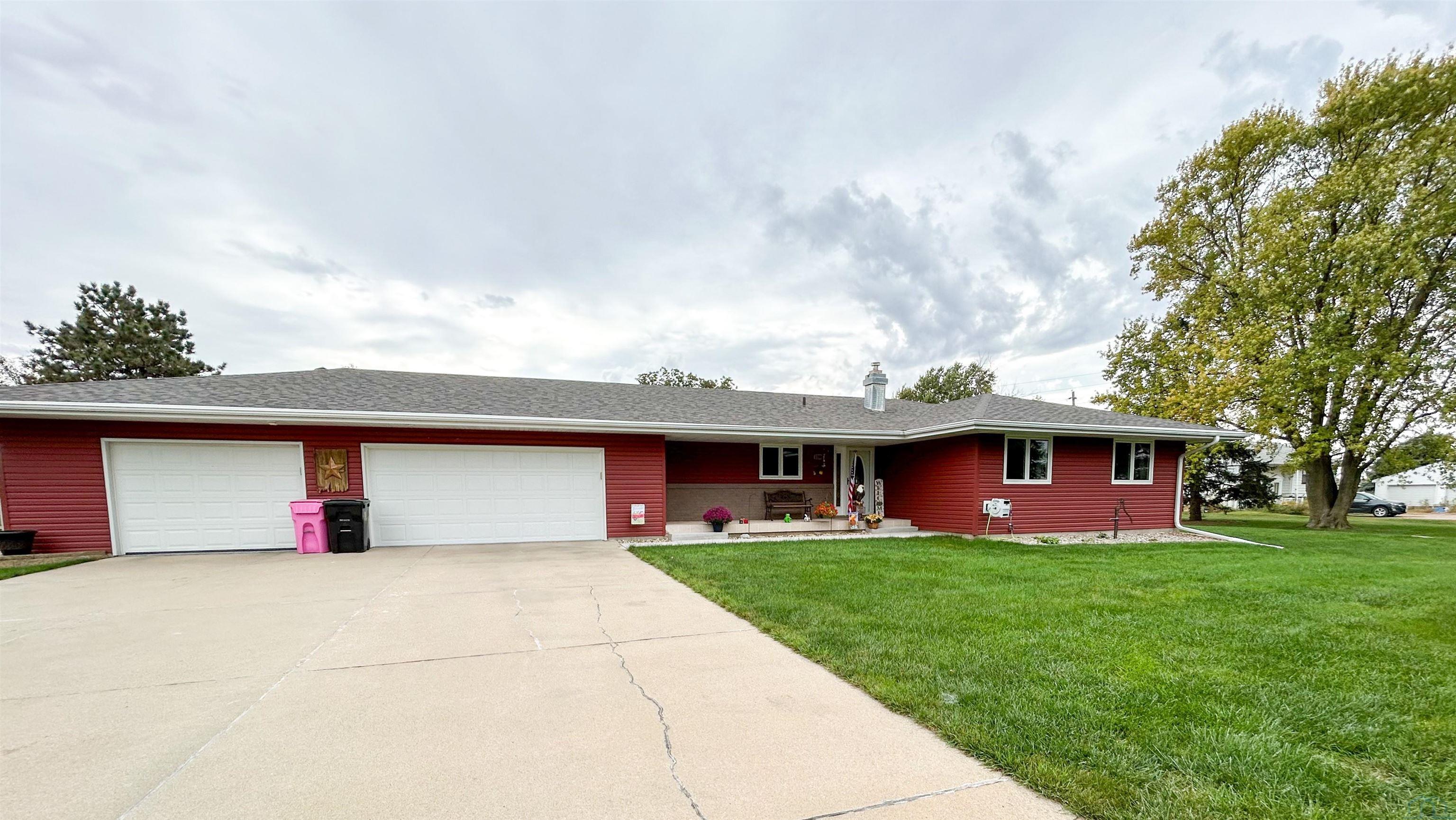 1308 Warrior Rd, Sergeant Bluff, IA 51054 