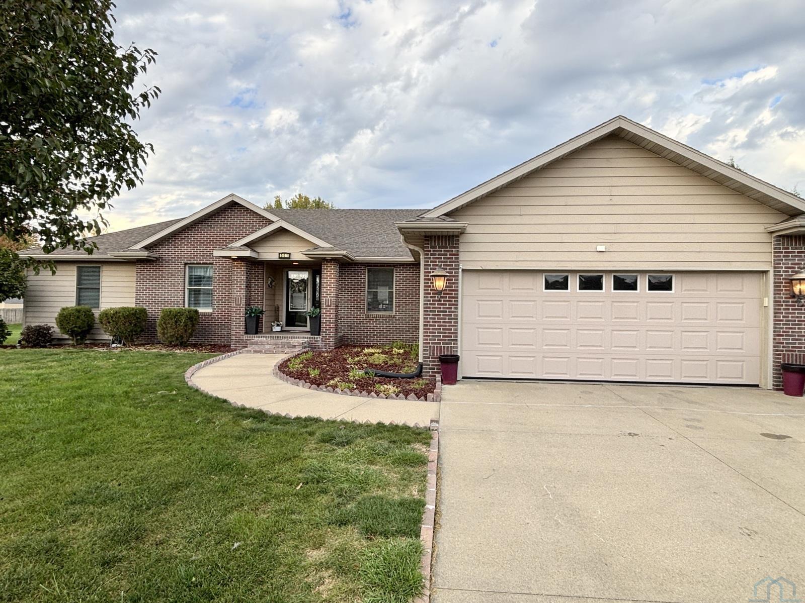 501 Huntington Ct, Sergeant Bluff, IA 51054 
