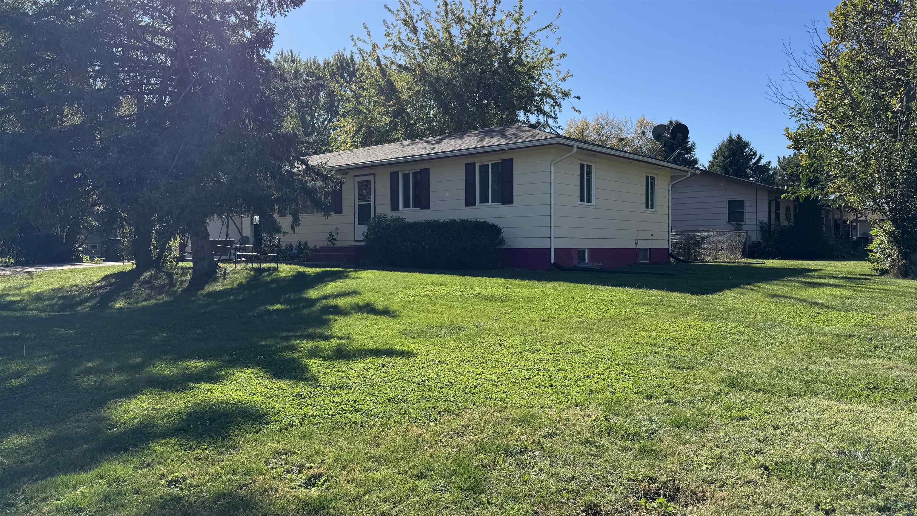 603 S 20th St, Dakota City, NE 68731 