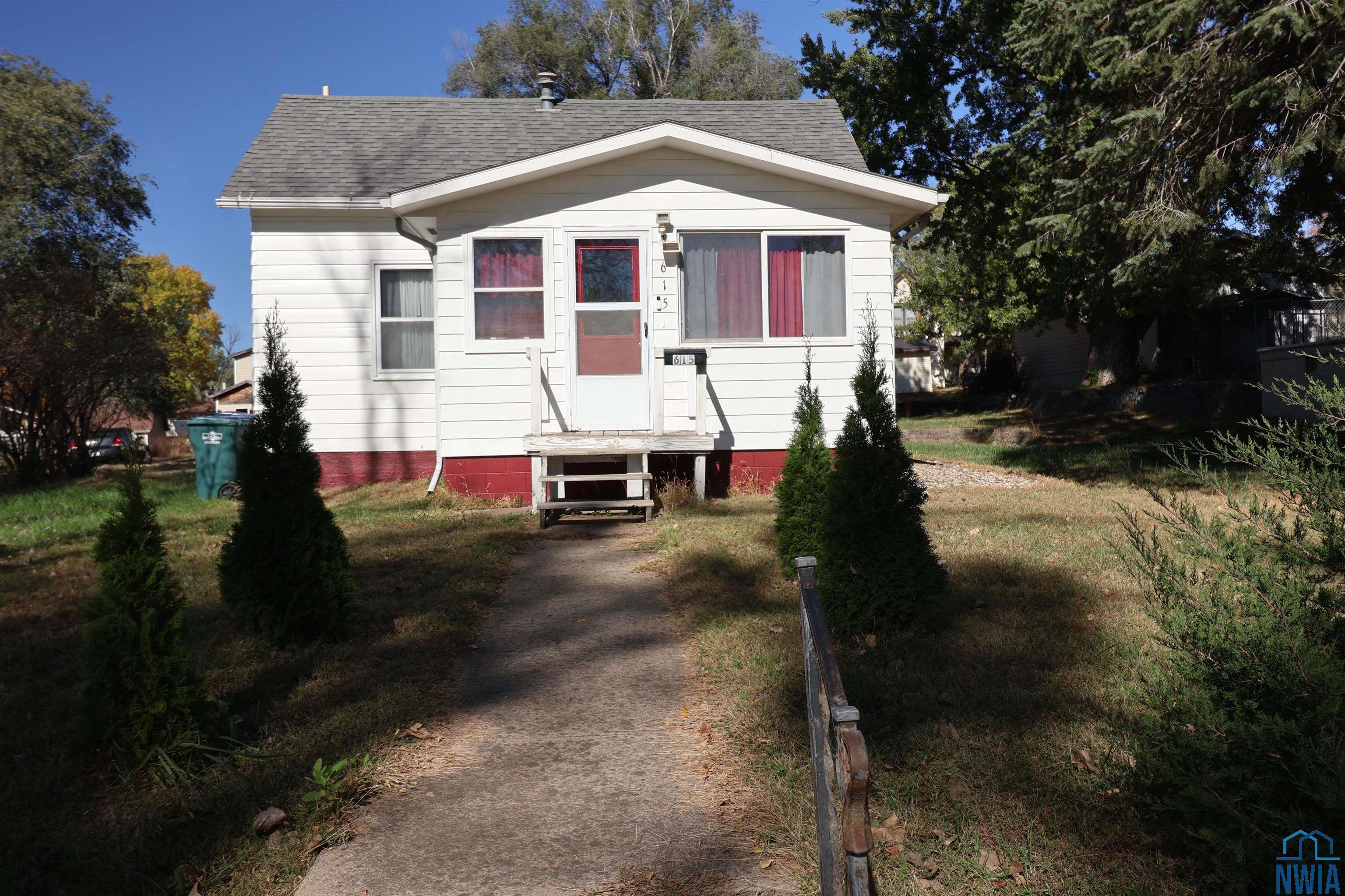 615 16th ST						  						 , Hawarden						 , IA						  51023						  