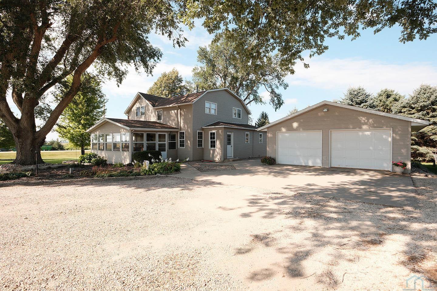 3052 380th Street, Sioux Center, IA 51250 