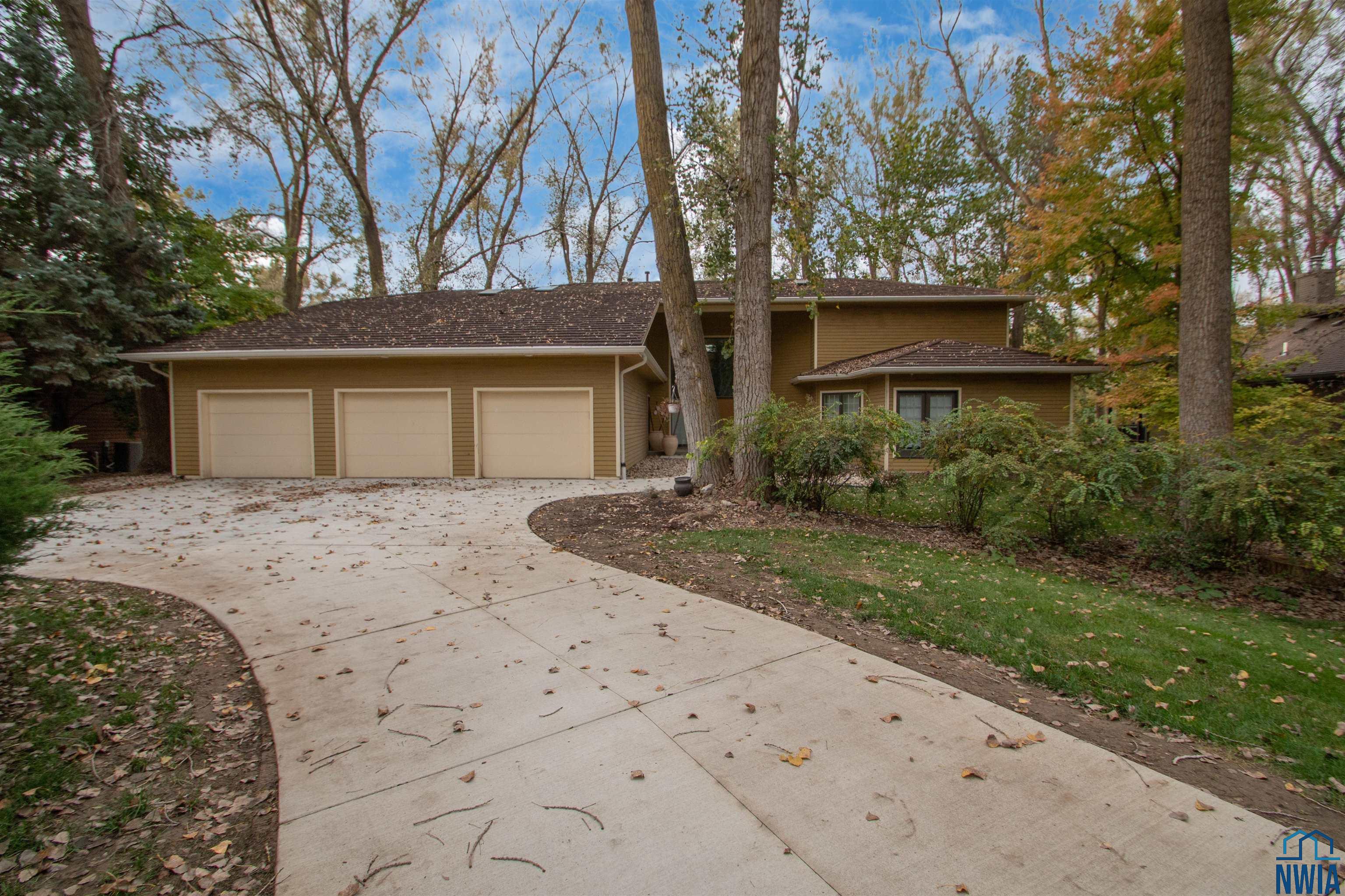 652 Sawgrass Trail E, Dakota Dunes, SD 57049 