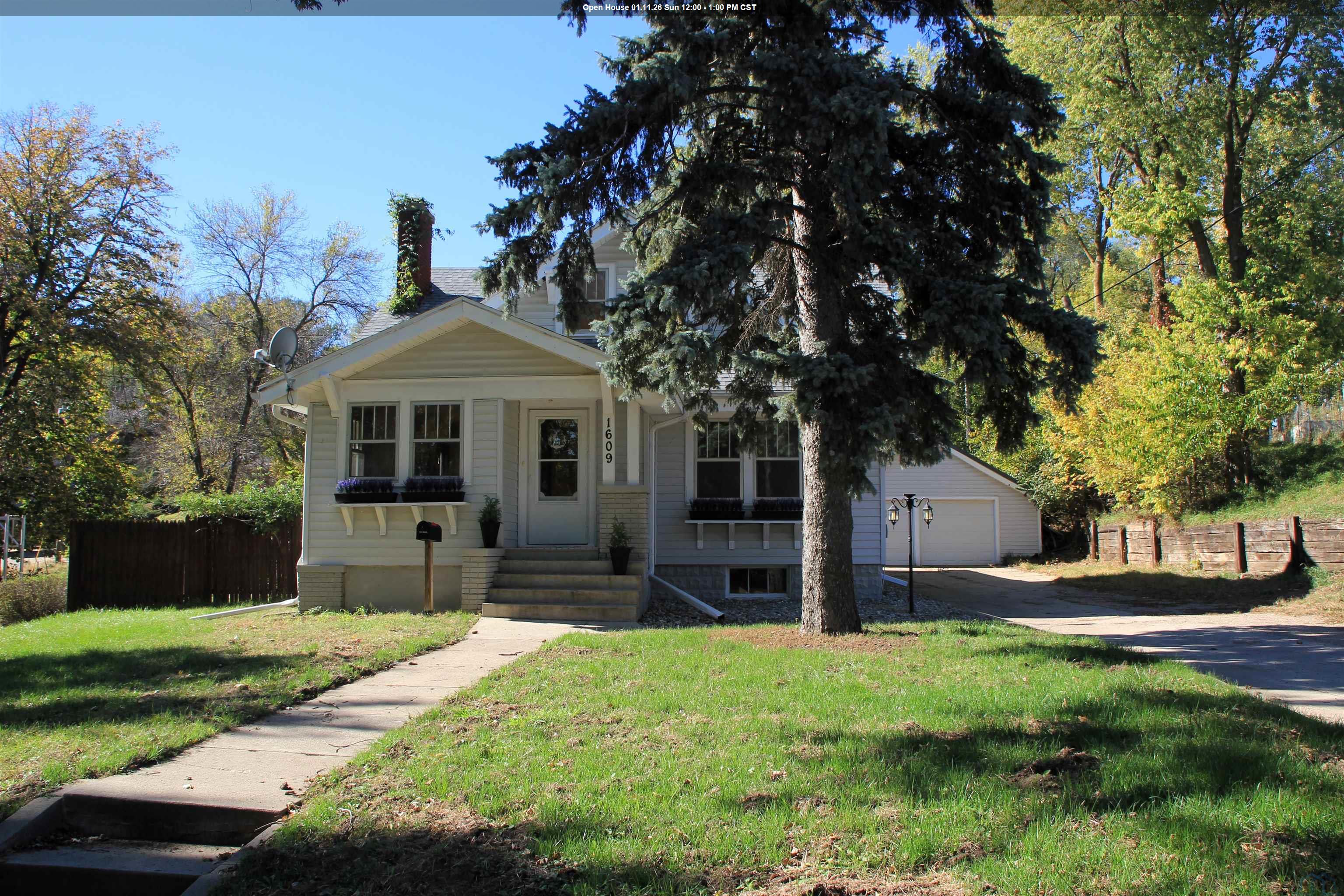 1609 Helmer, Sioux City, IA 51103 