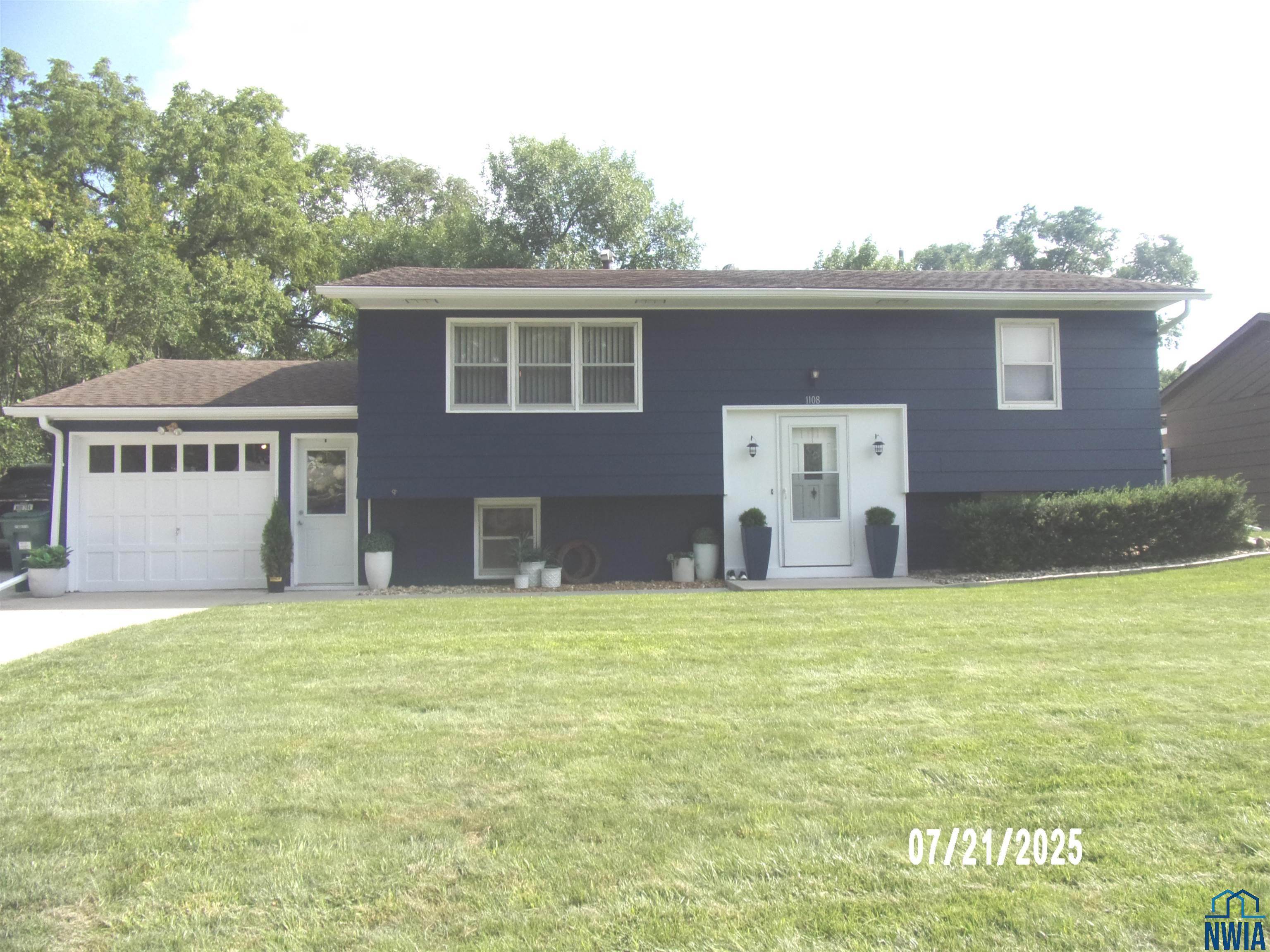 1108 15TH ST, Hawarden, IA 51023 