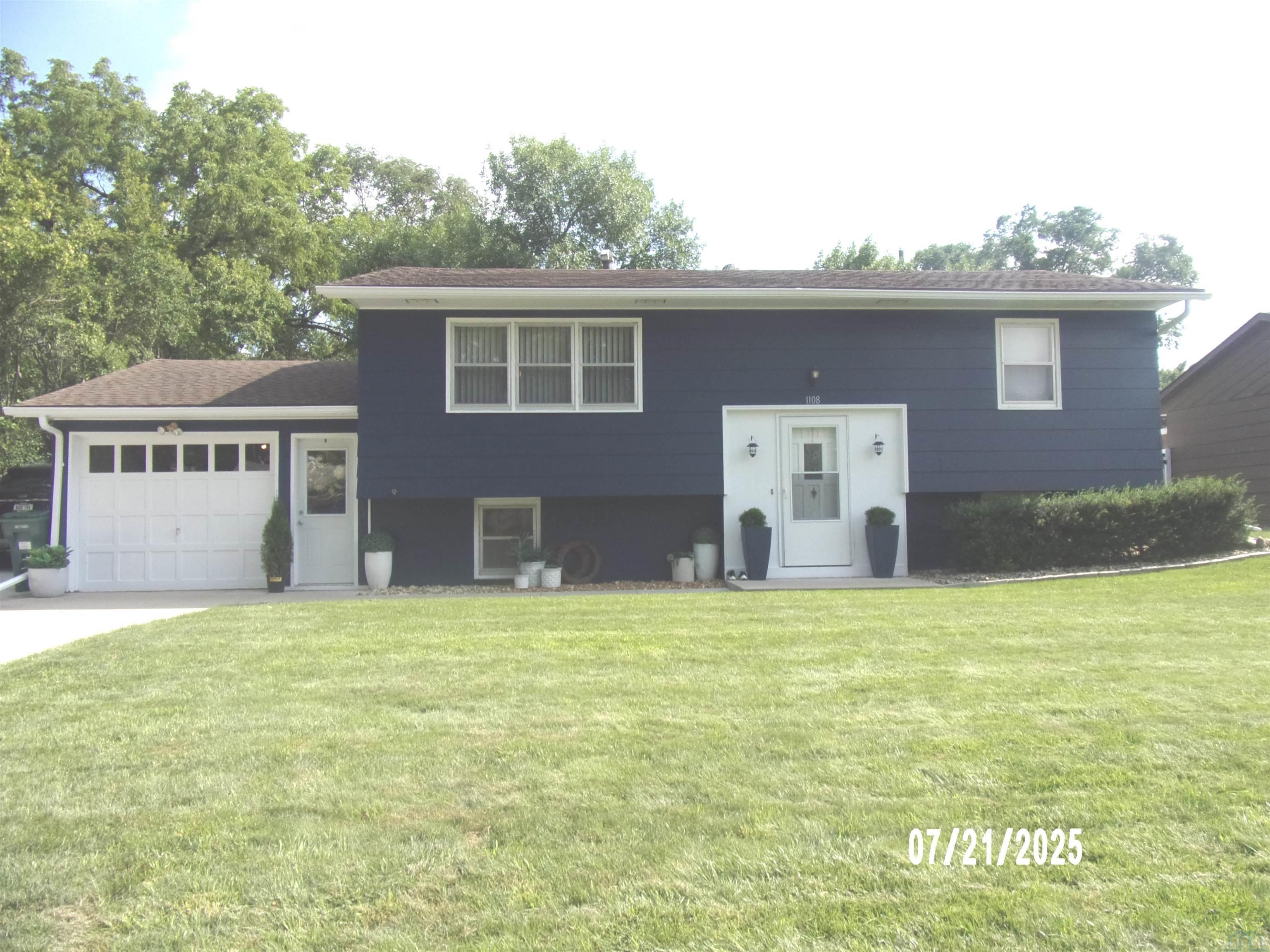 1108 15TH ST						  						 , Hawarden						 , IA						  51023						  