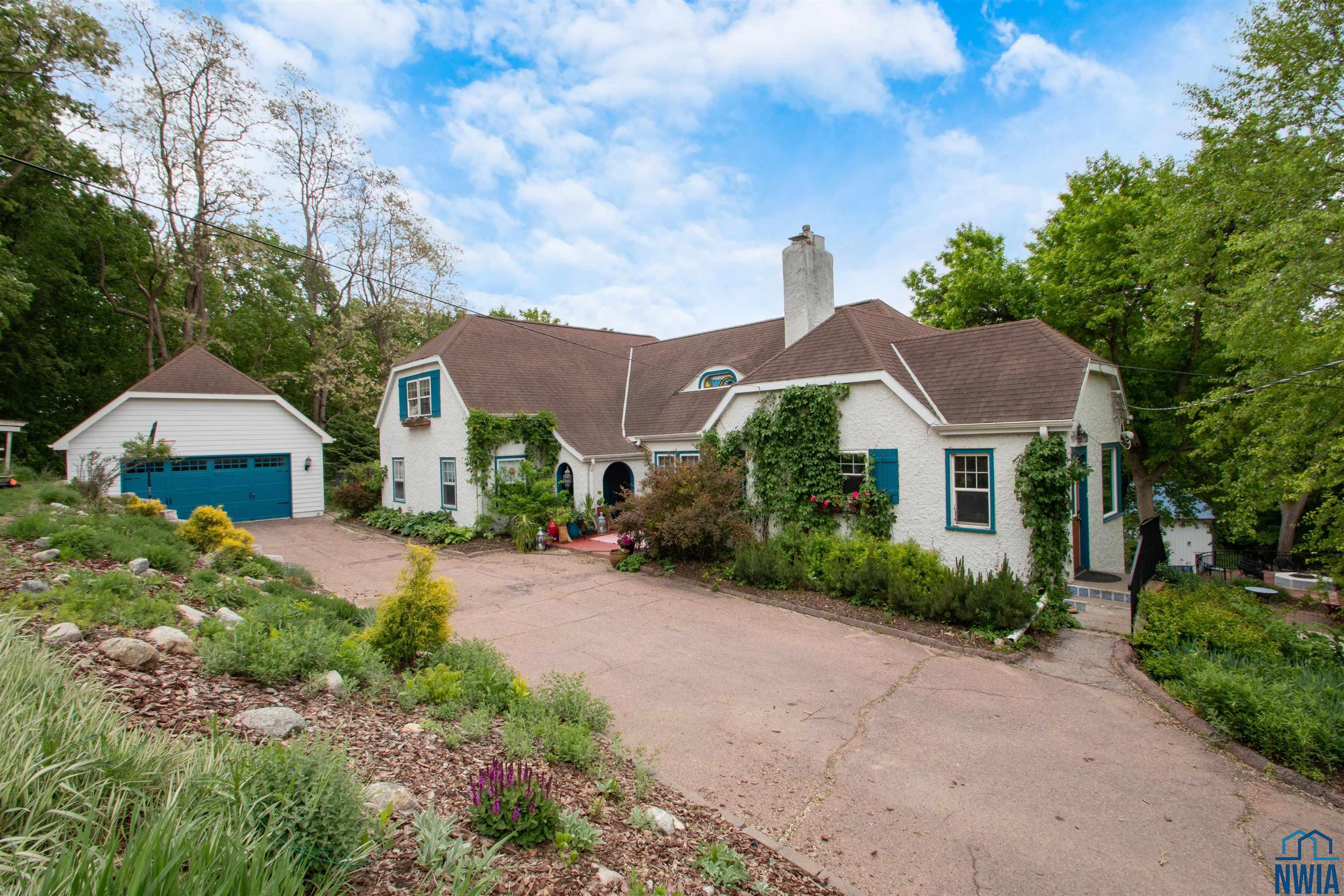 2000 Plum Creek Road, Sioux City, IA 51103 