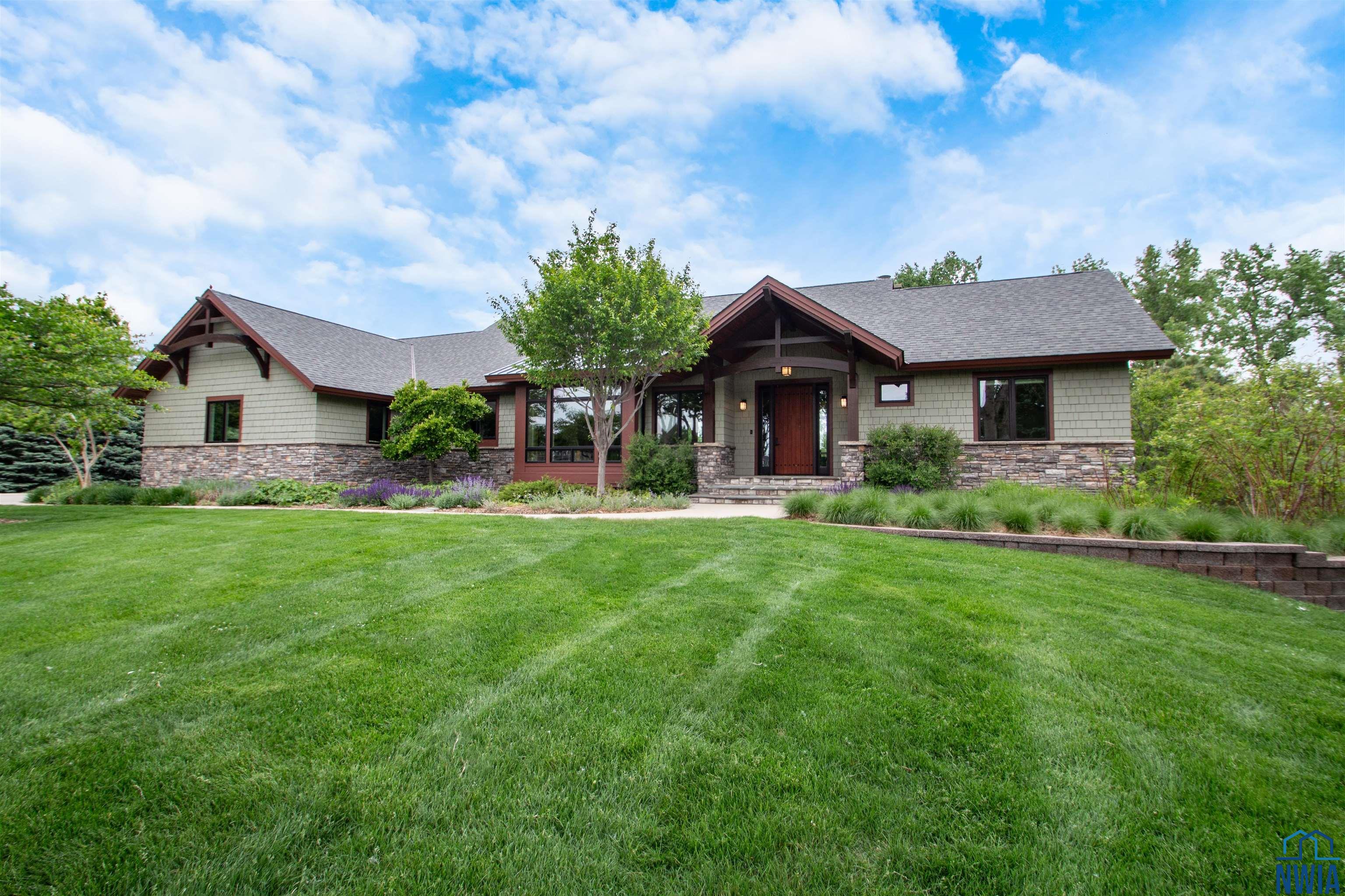 914 Wynstone Drive, Jefferson, SD 57038 