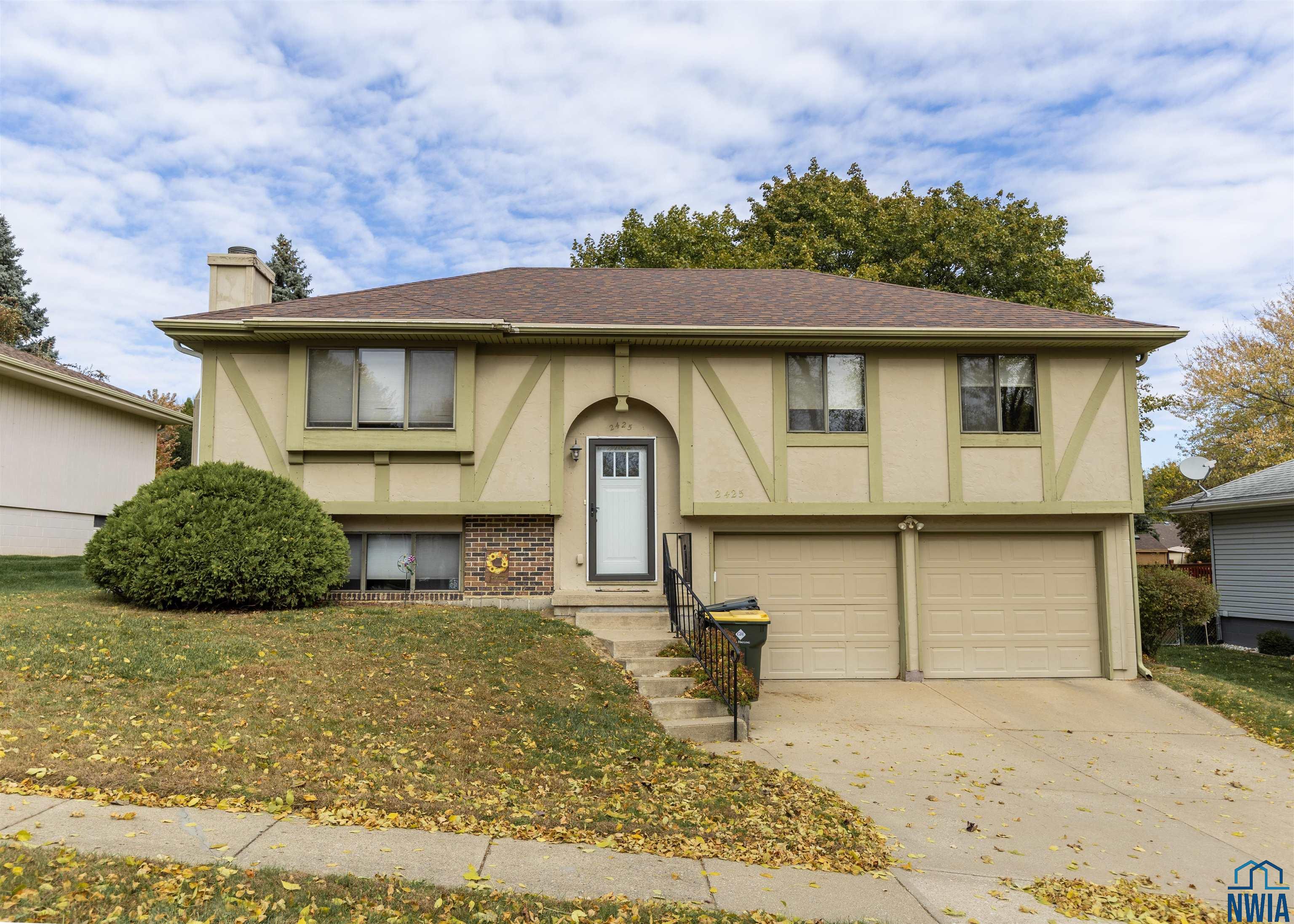 2425 Apache Dr., Sioux City, IA 51104 