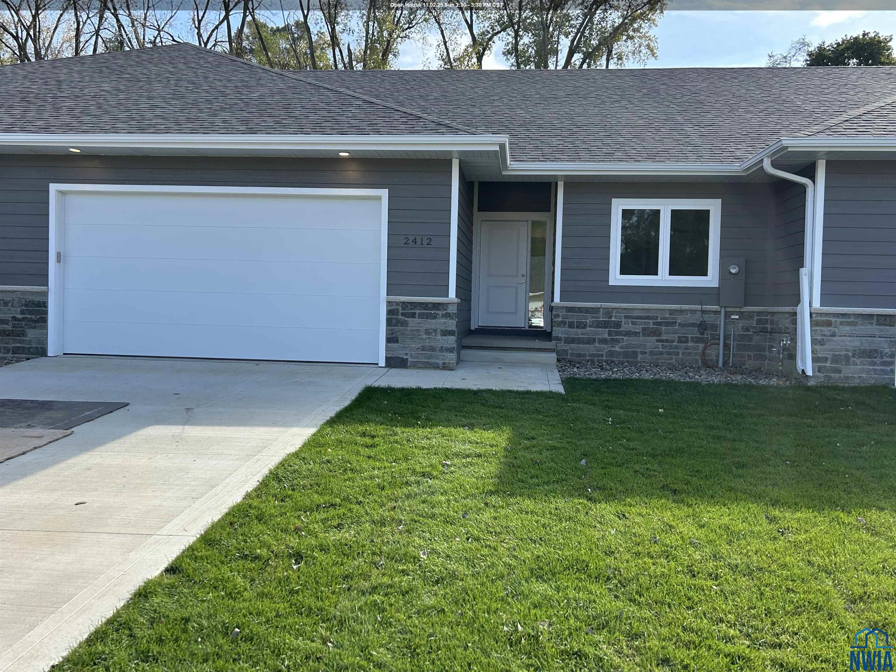 2412 Hinrich Ct, Sioux City, IA 51103 