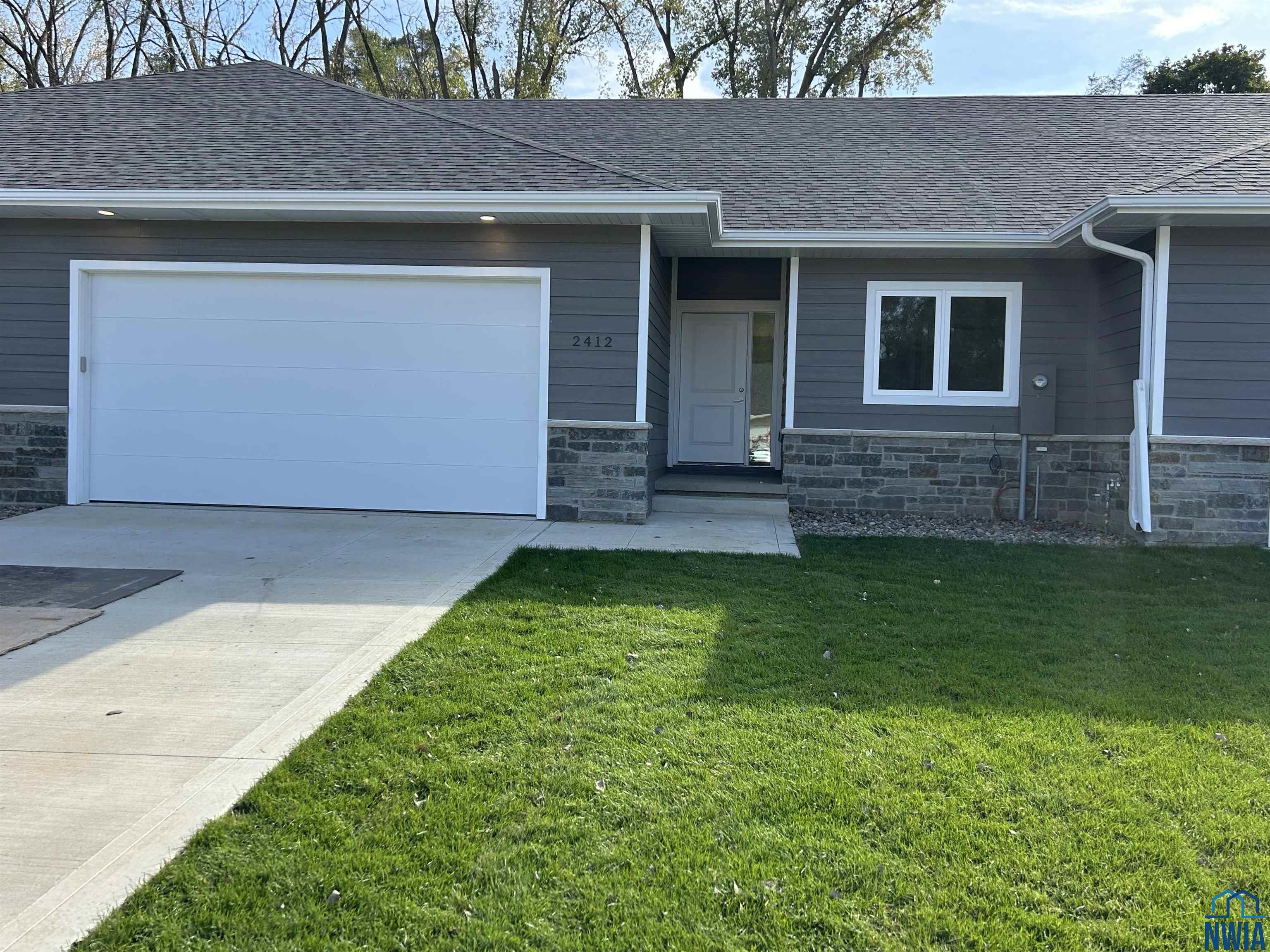 2412 Hinrich Ct, Sioux City, IA 51103 