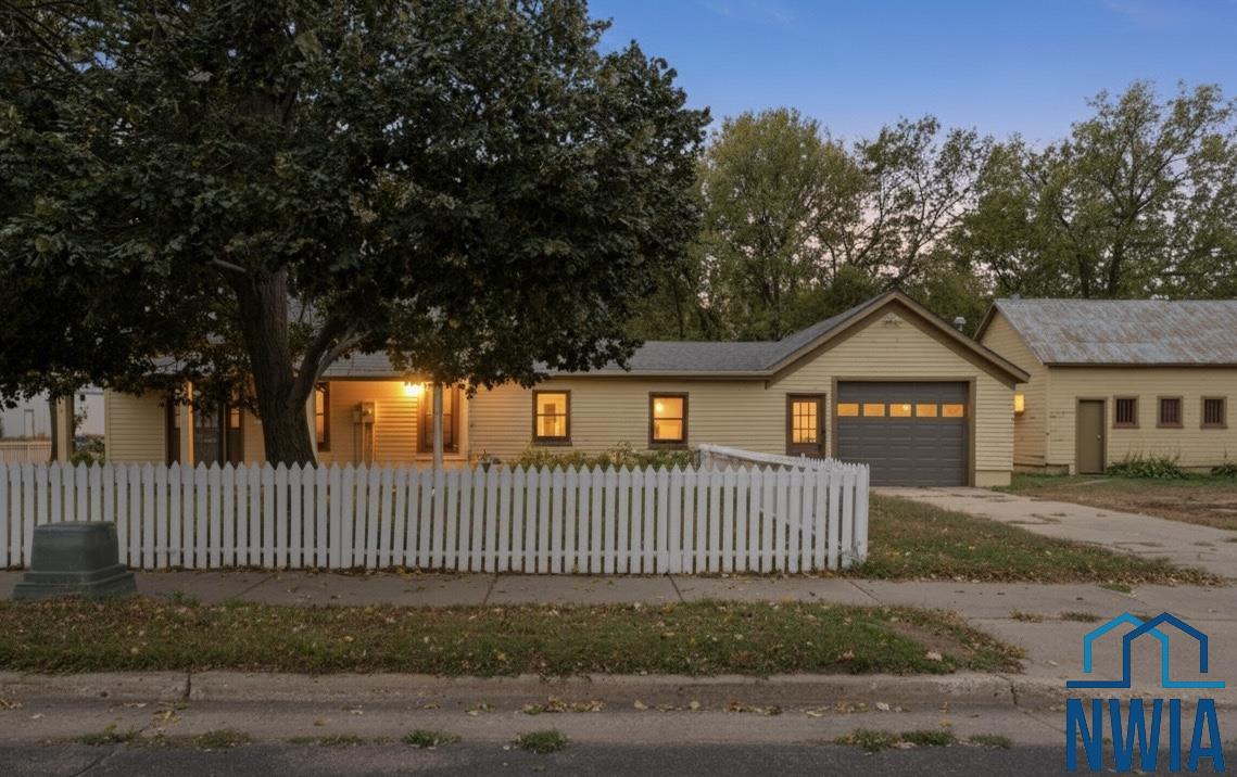 5 Luxemburg St, Vermillion, SD 57069 