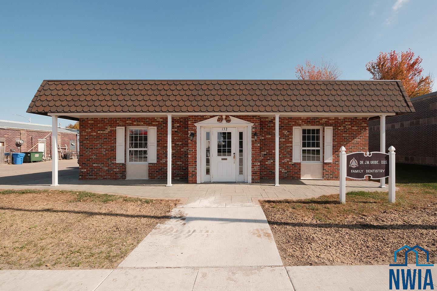 132 N Main Ave, Sioux Center, IA 51250 