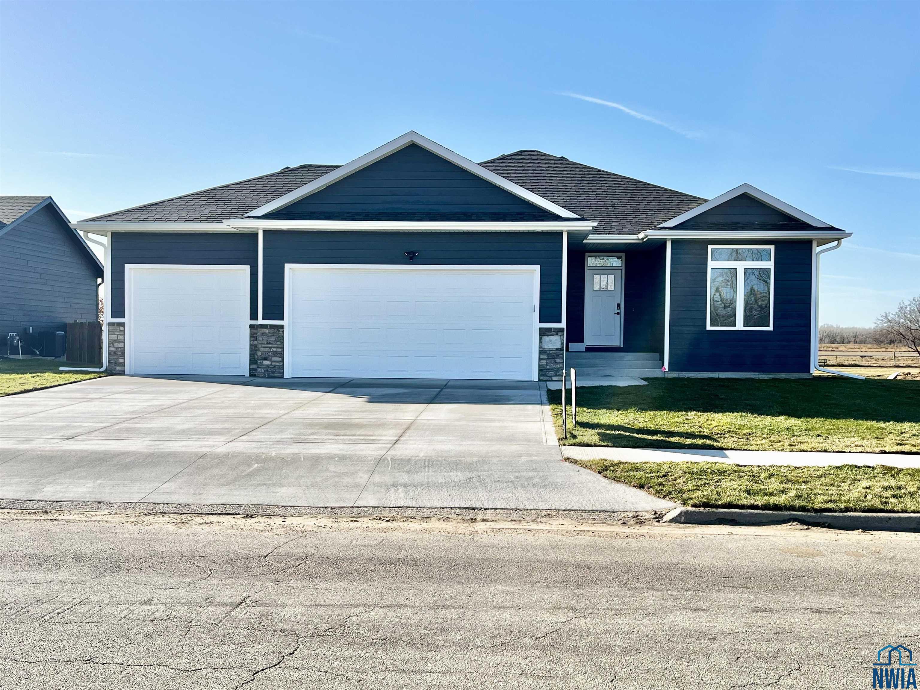 1210 Country Club Drive, Elk Point, SD 57025 