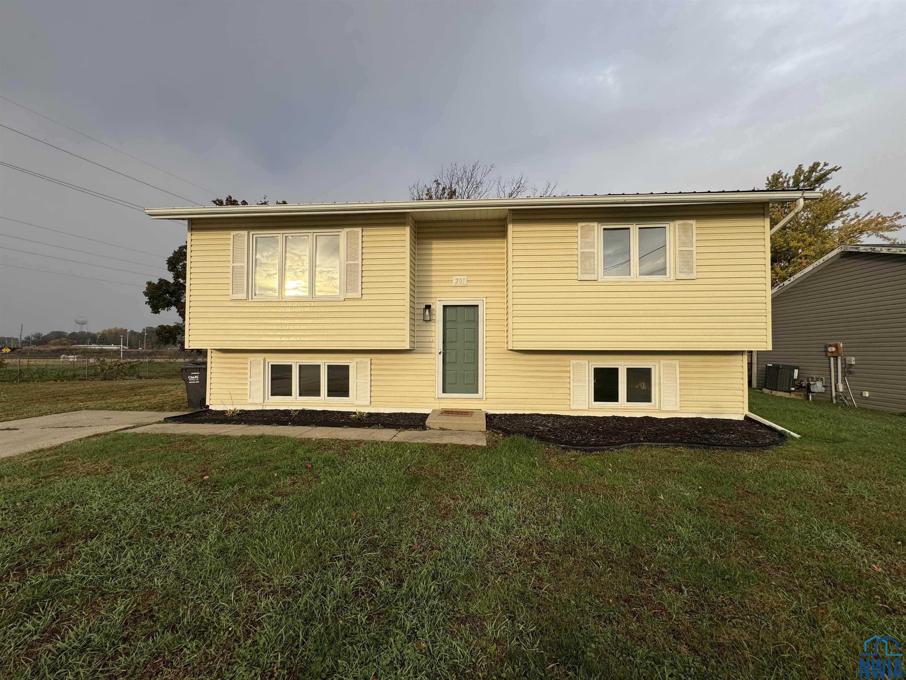 201 MAIN ST N, No. Sioux City, SD 57049 