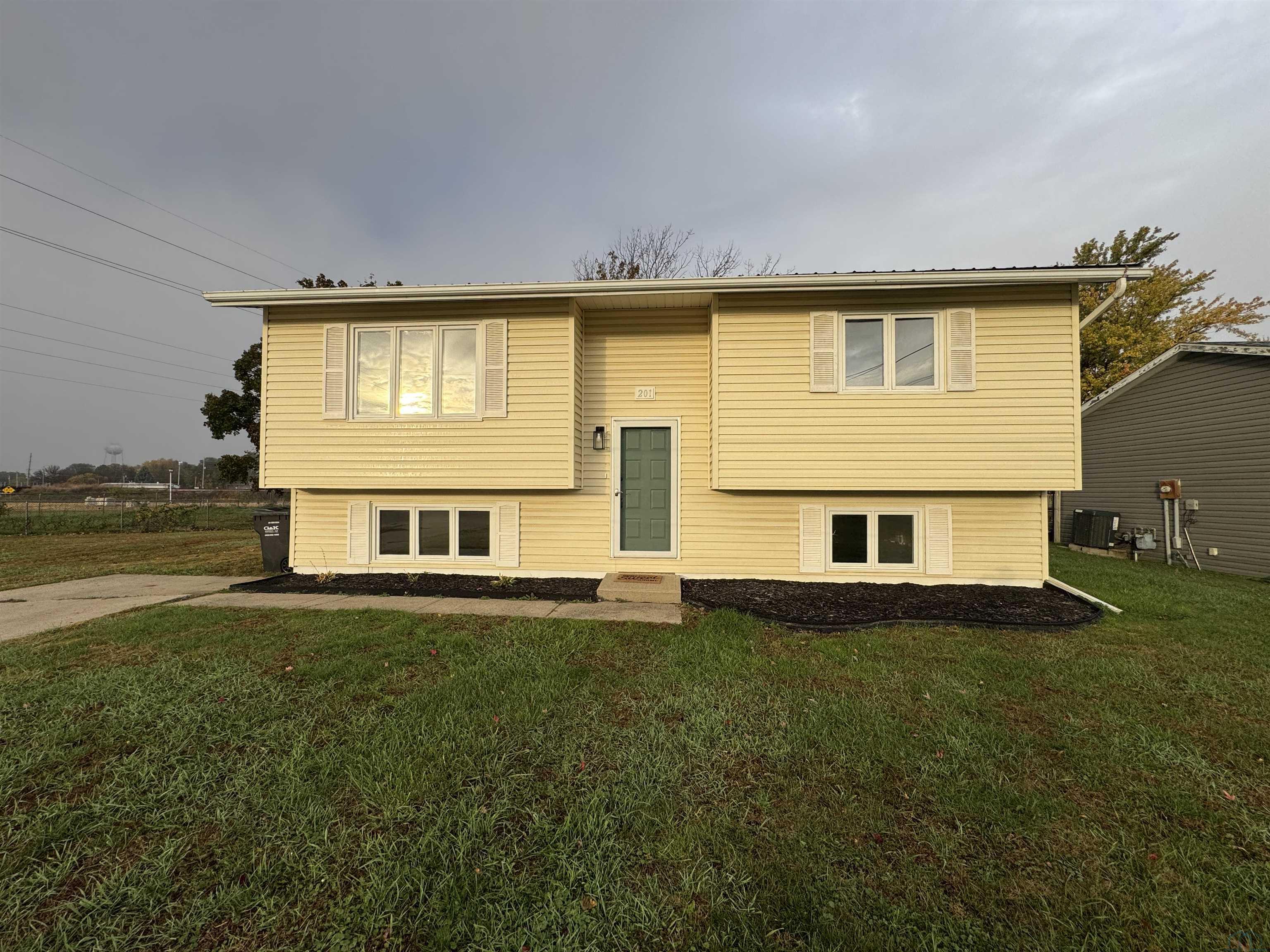 201 MAIN ST N, No. Sioux City, SD 57049 