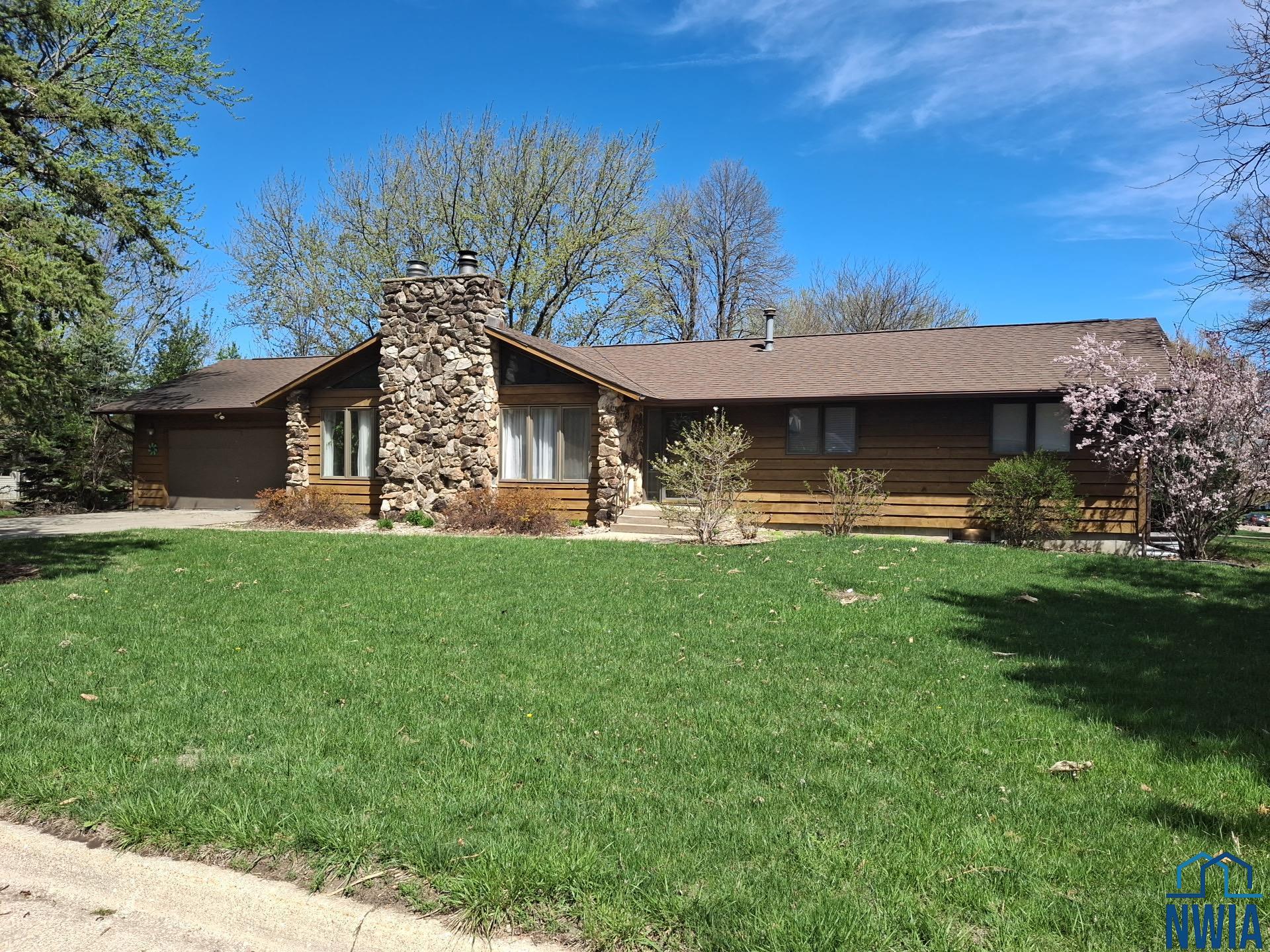 3102 LEONA DR, Storm Lake, IA 50588 
