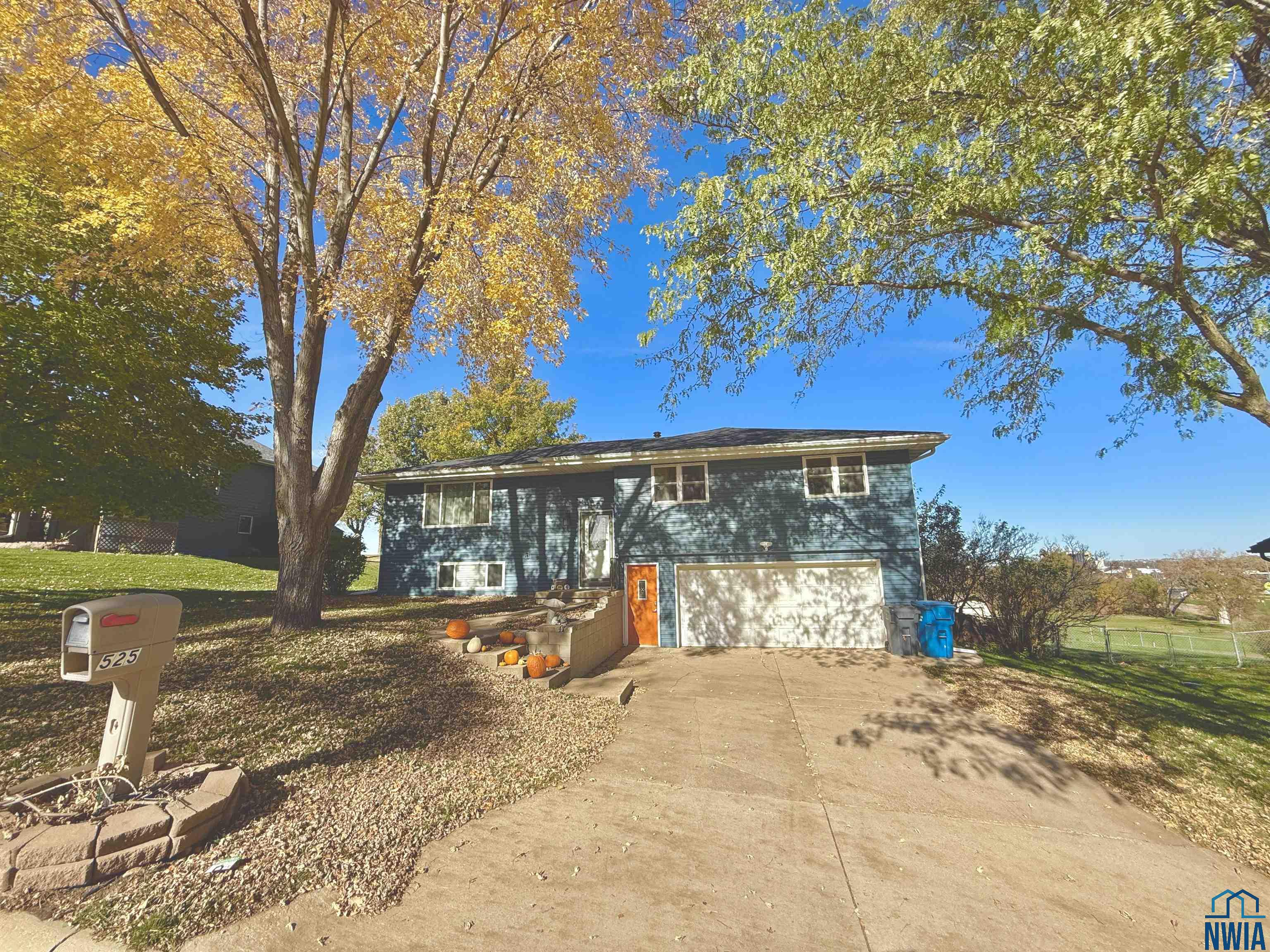 525 TITAN RD, Hinton, IA 51024 