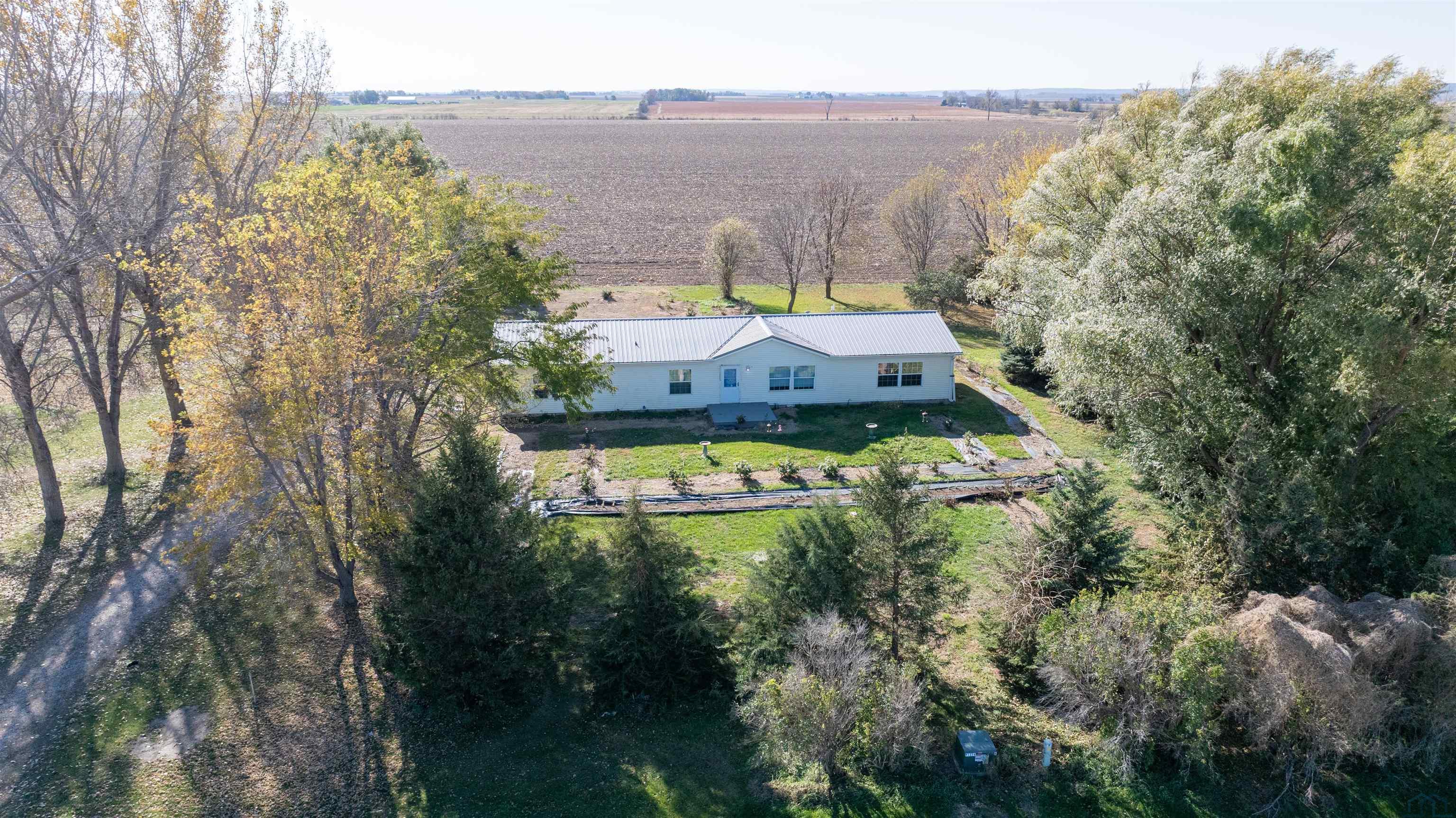 1572 290th Street, Salix, IA 51052 