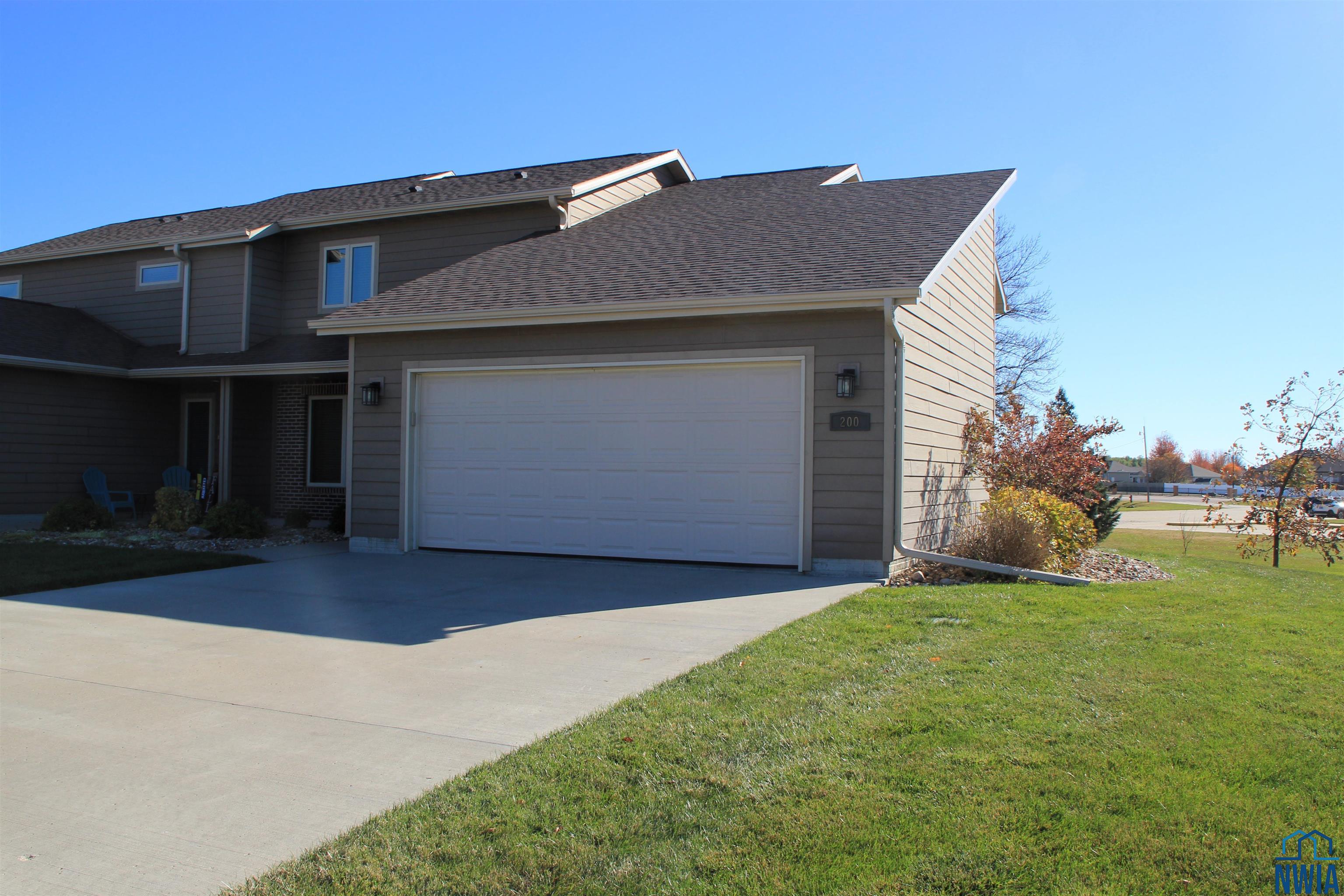 200 Prairie Bluff Drive, Sergeant Bluff, IA 51054 