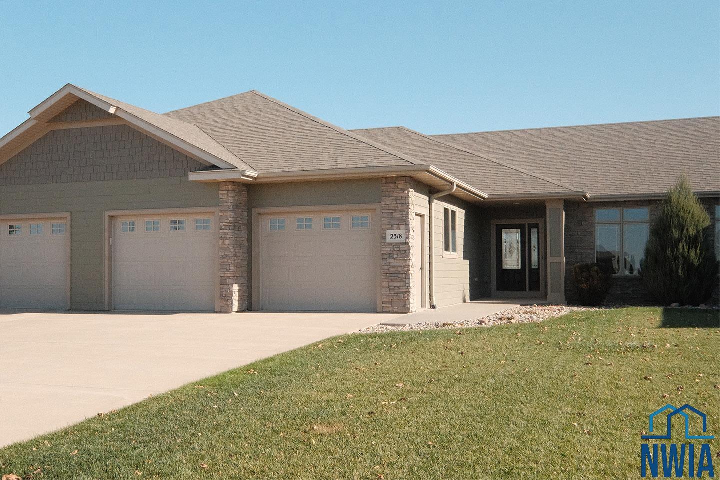 2318 Riviera Road, Sioux Center, IA 51250 