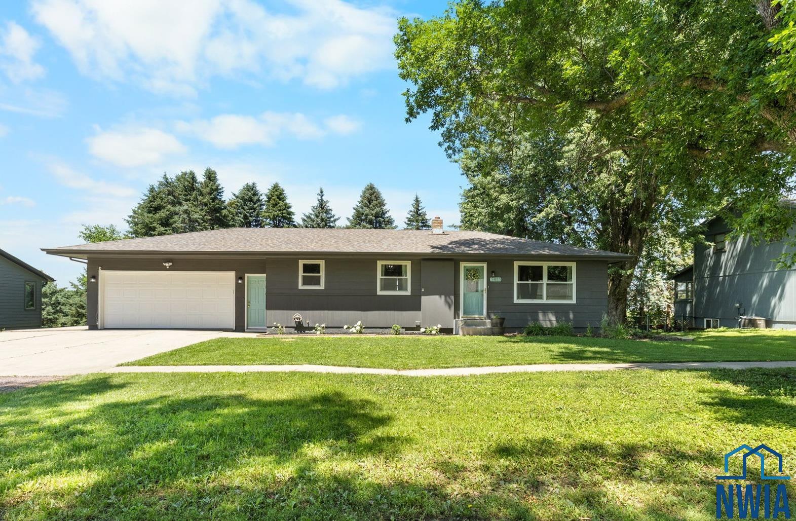 1413 Geiser St, Larchwood, IA 51241 