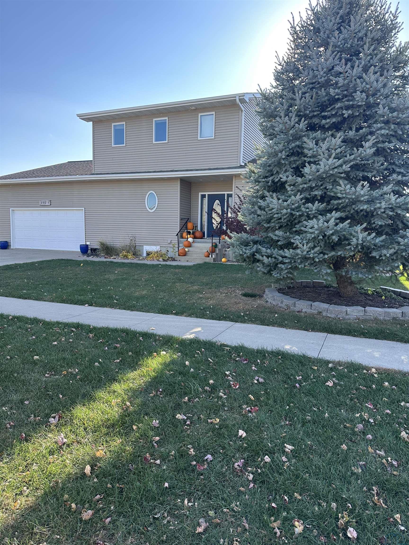 2025 Augusta Dr, Vermillion, SD 57069 