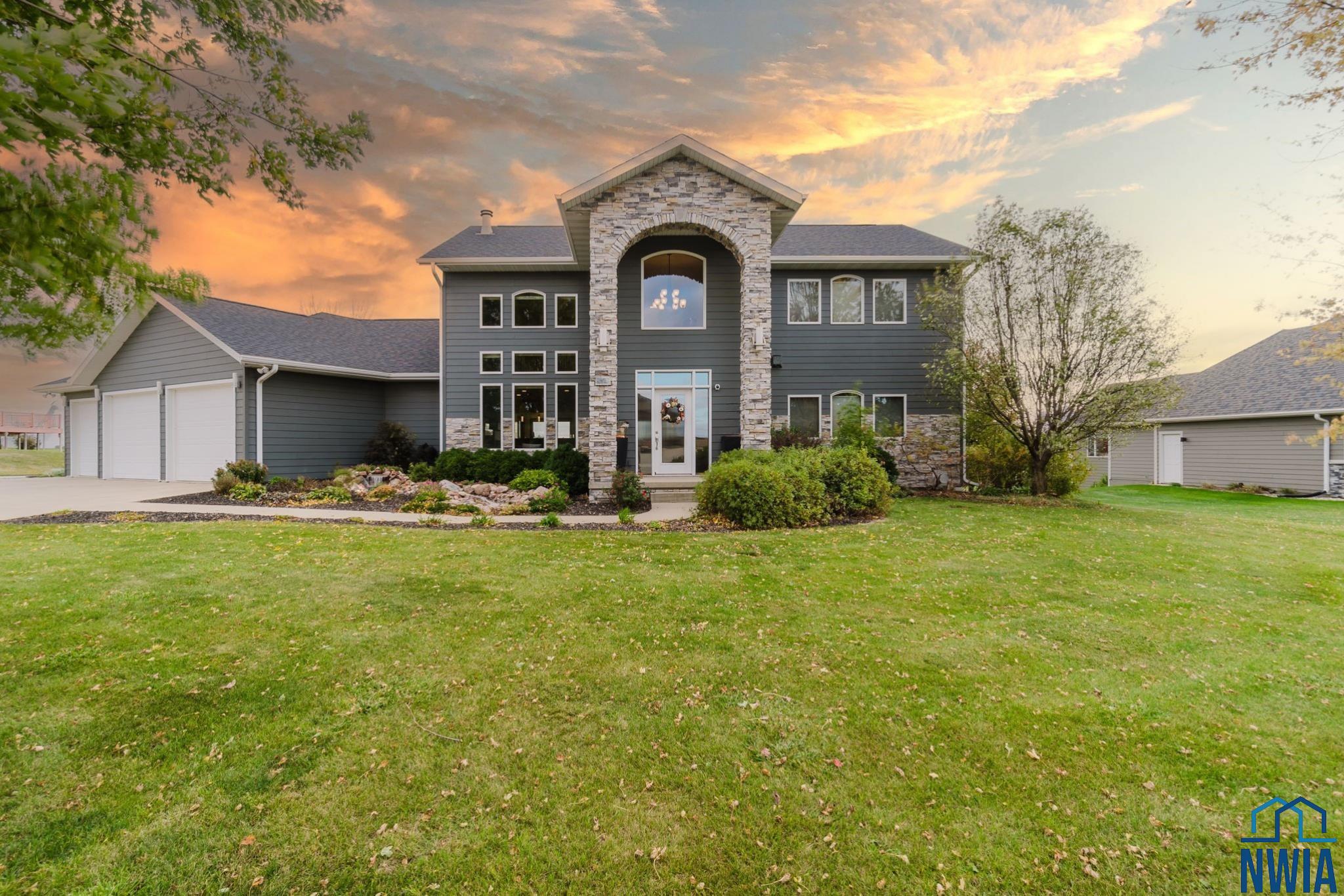 2490 5th Ave SE, LeMars, IA 51031 