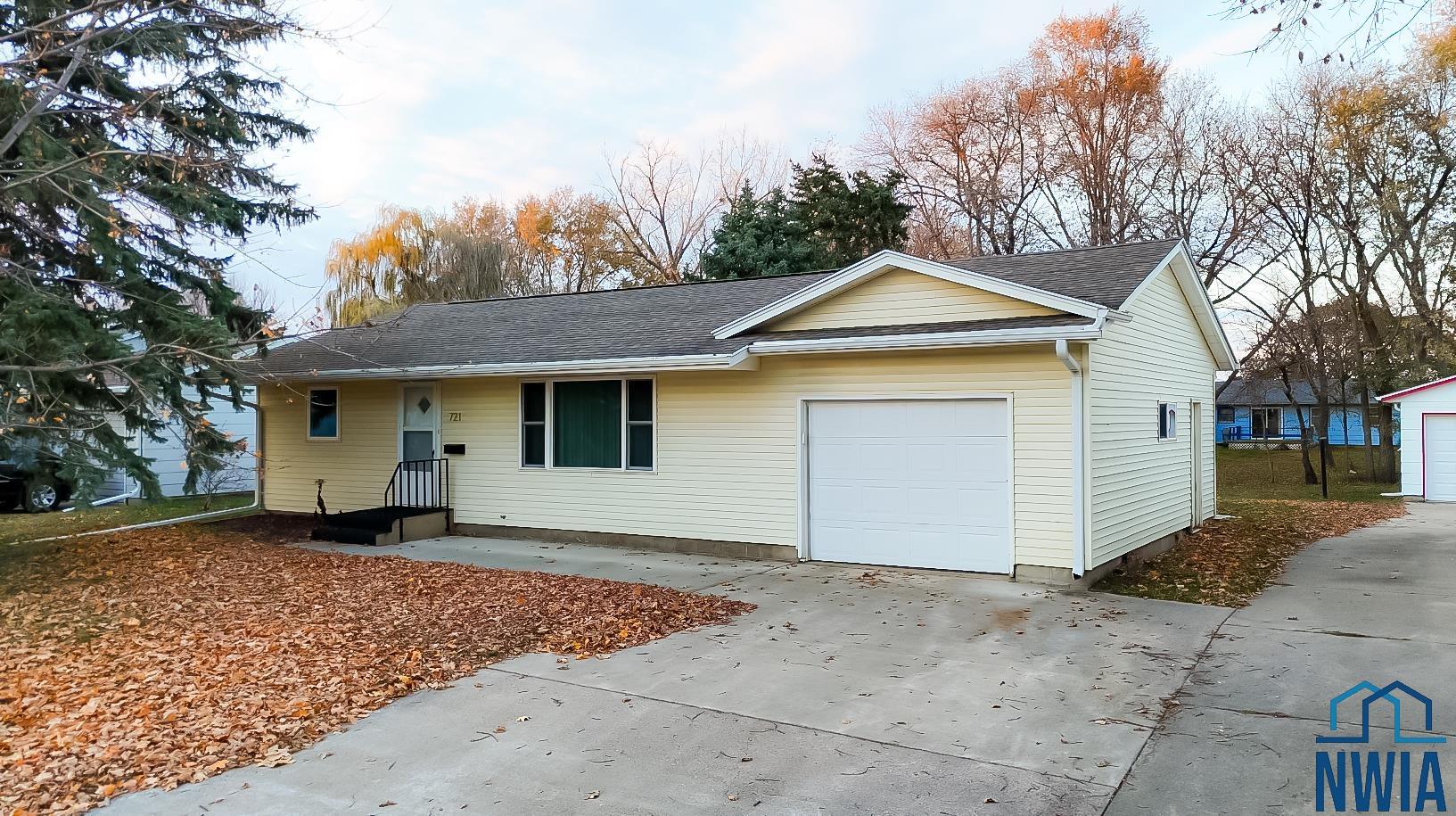 721 Clark W, Vermillion, SD 57069 