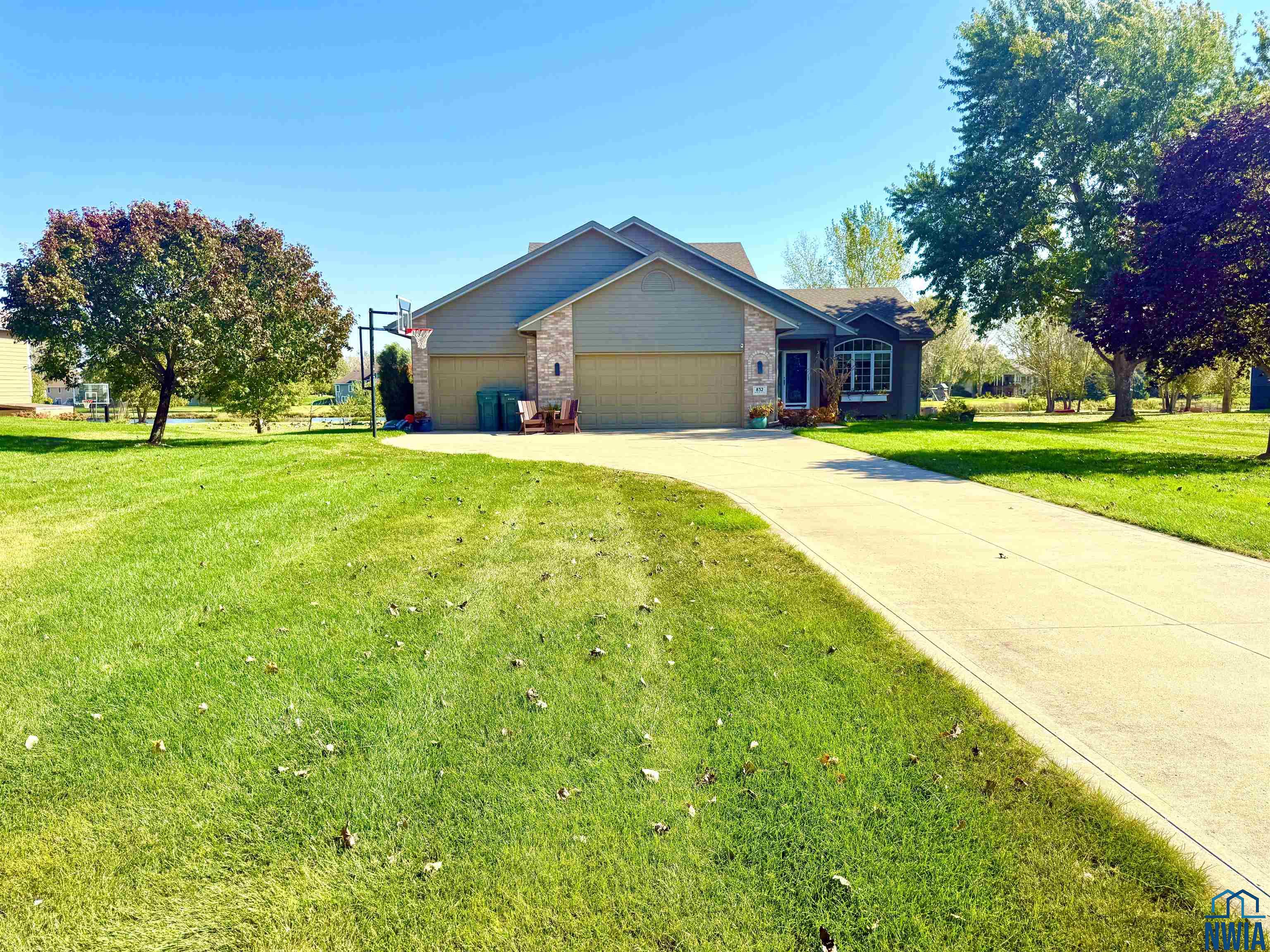 832 Brookside Dr, Jefferson, SD 57038 