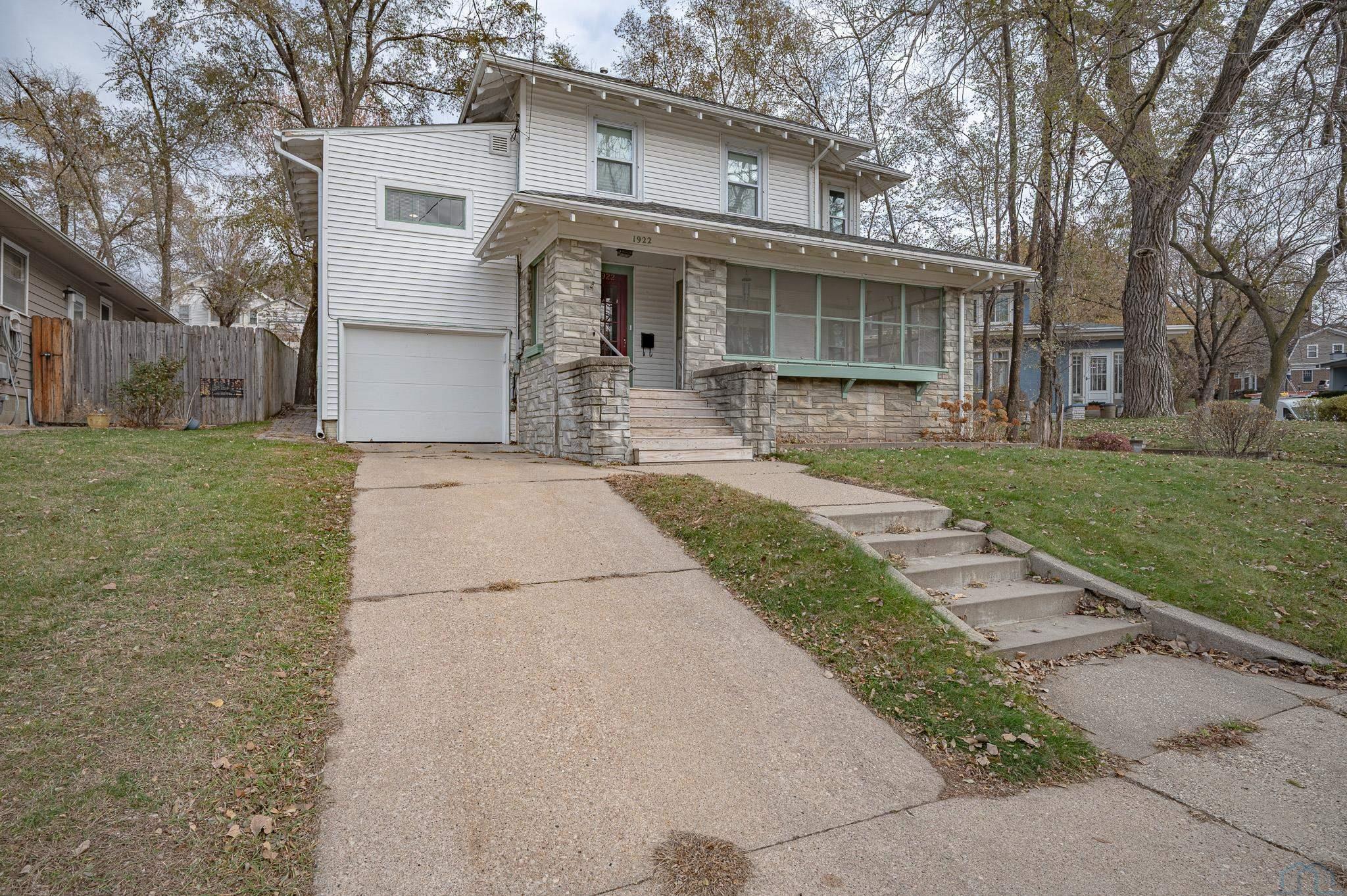 1922 HEIGHTS AVE, Sioux City, IA 51104 