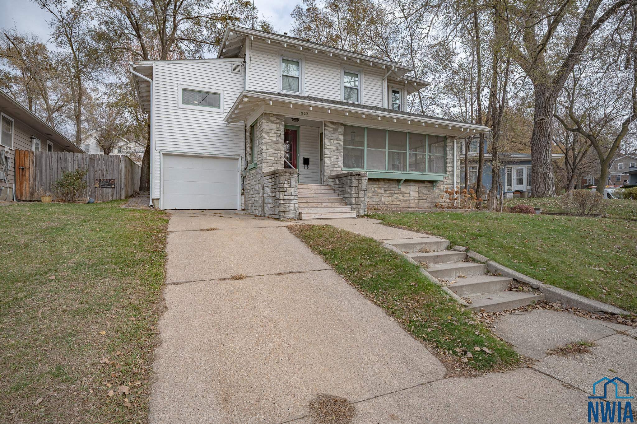 1922 HEIGHTS AVE, Sioux City, IA 51104 
