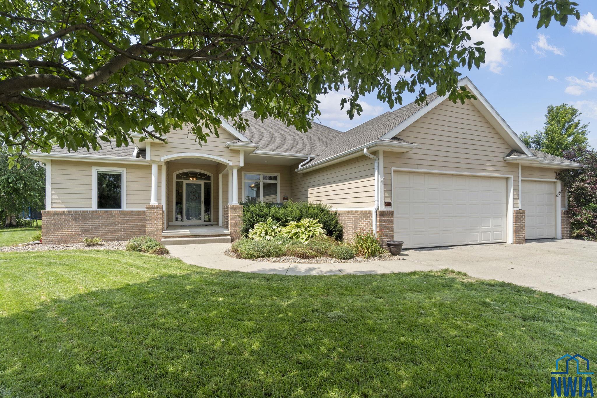 588 Sandstone Cir, Dakota Dunes, SD 57049 