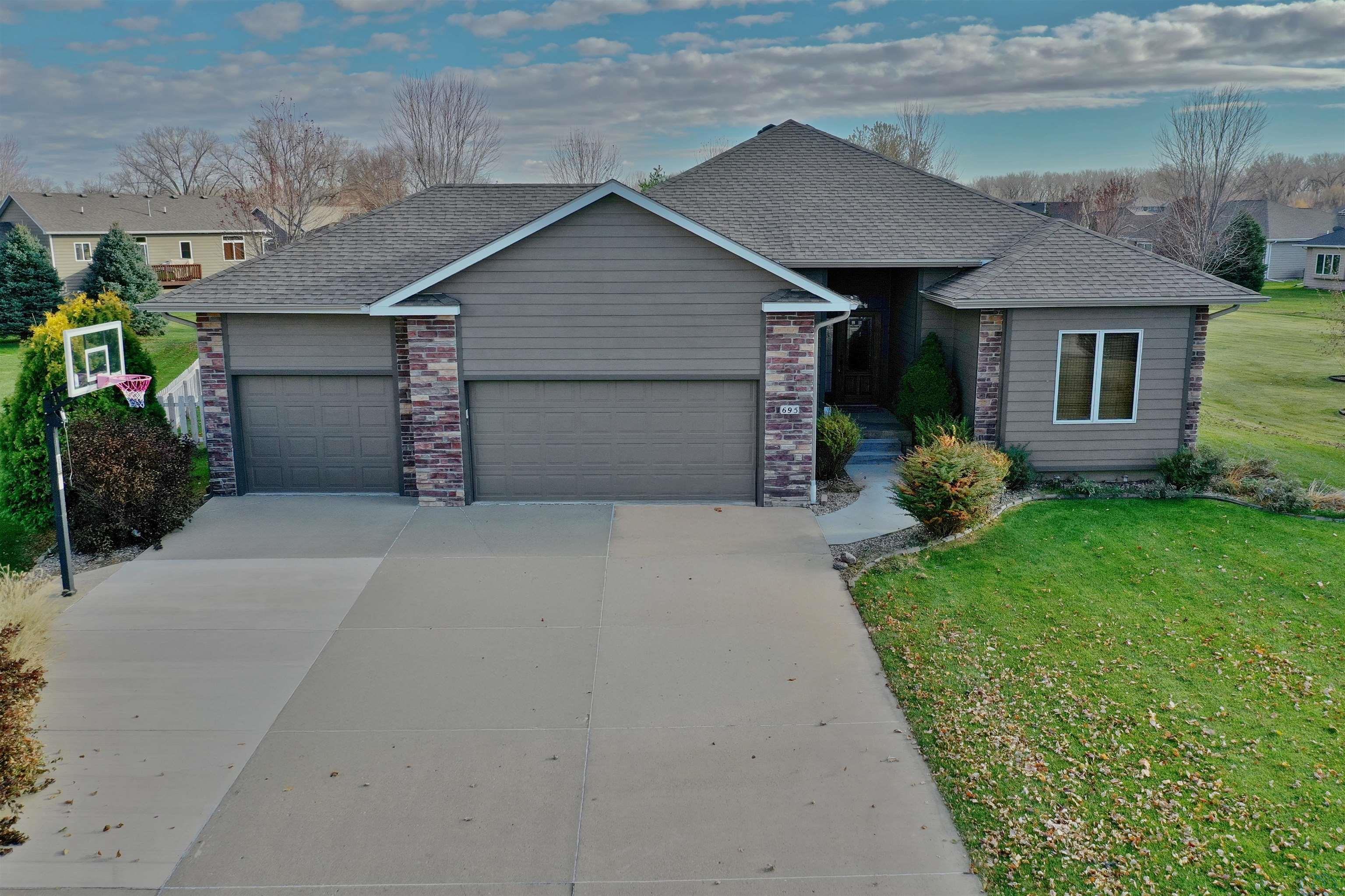 695 MEADOWLARK CIR, Dakota Dunes, SD 57049 