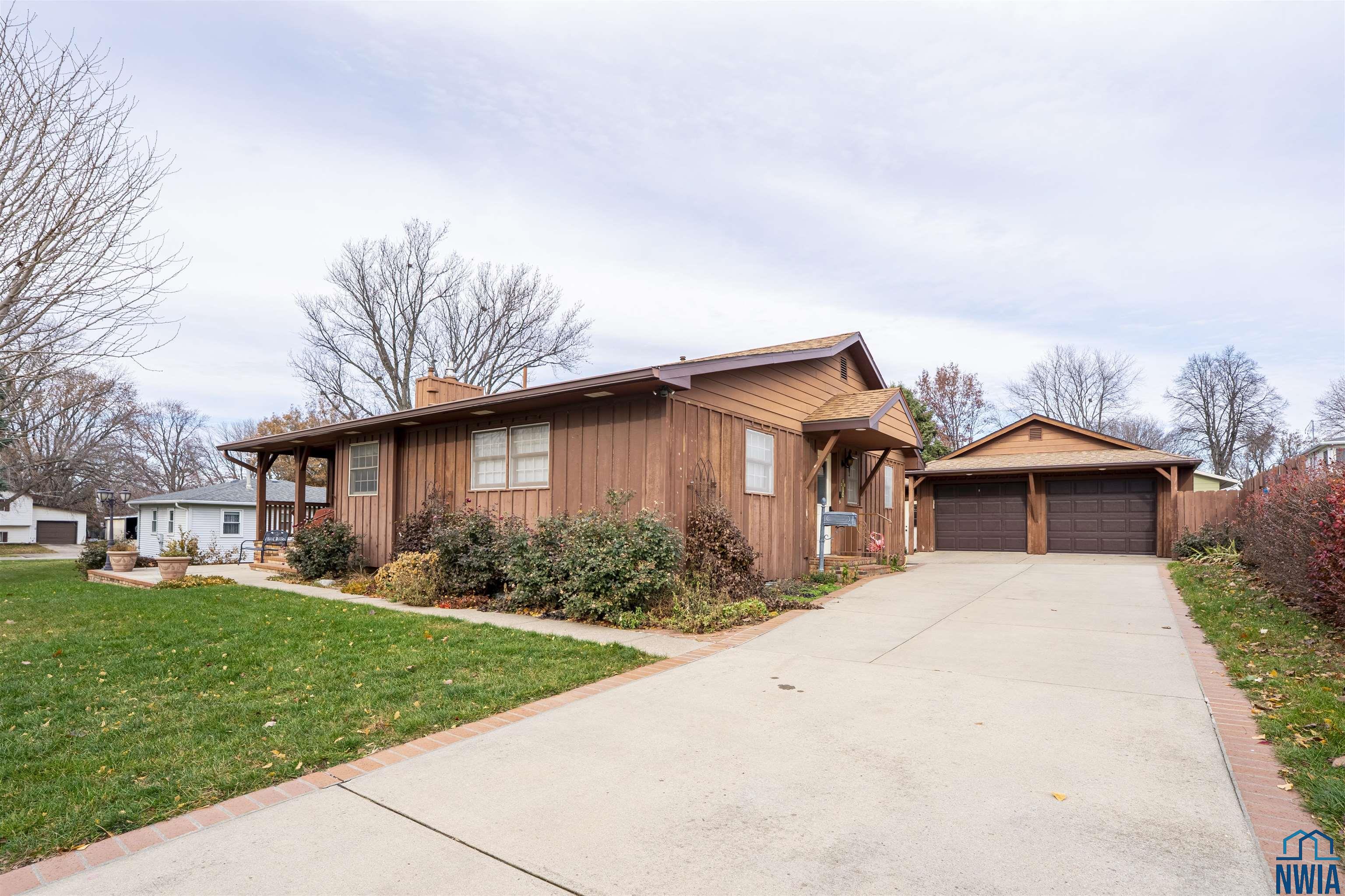123 10th St SW, LeMars, IA 51031 