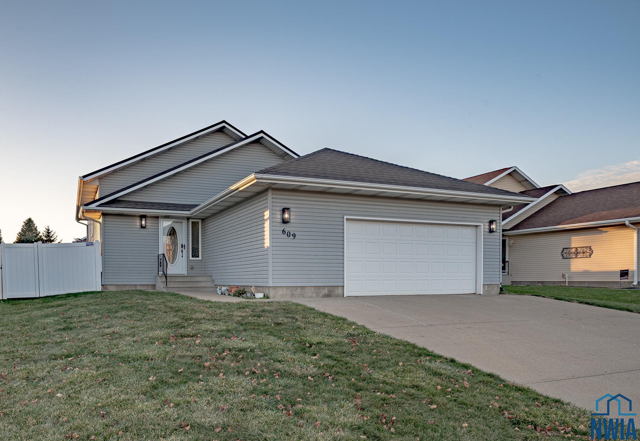 609 LAKEVIEW DR, McCook Lake, SD 57049 